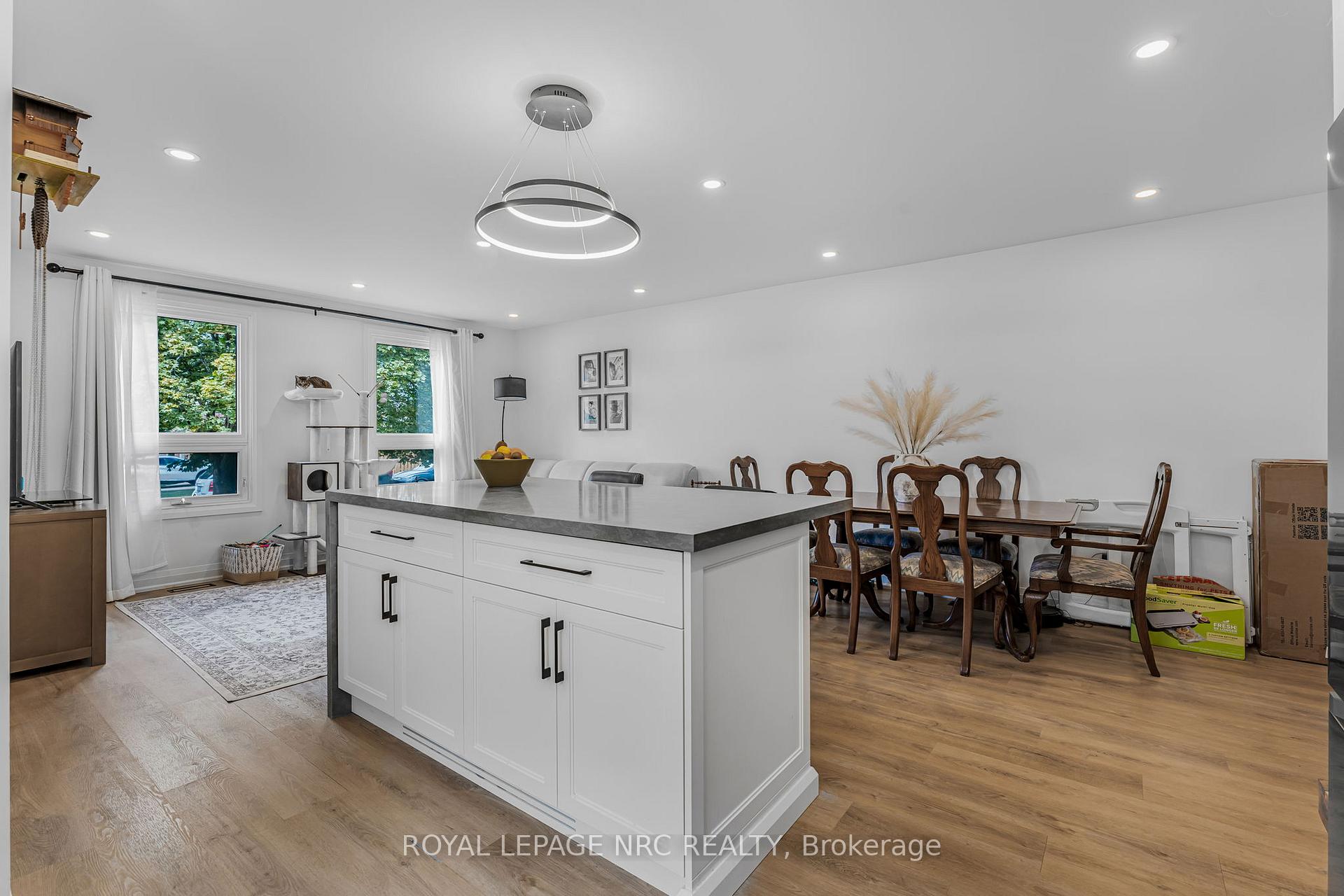 Photo 5 of 200 St Augustine Drive, St. Catharines, Secord Woods — HOMEH