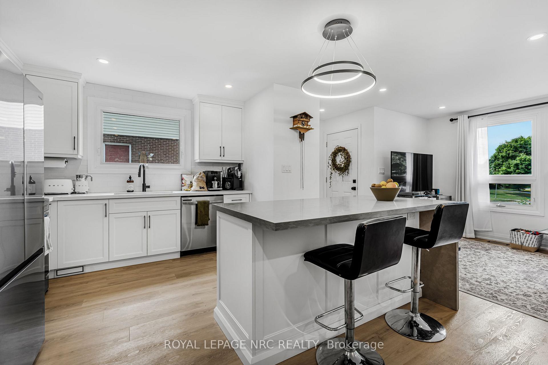 Photo 6 of 200 St Augustine Drive, St. Catharines, Secord Woods — HOMEH