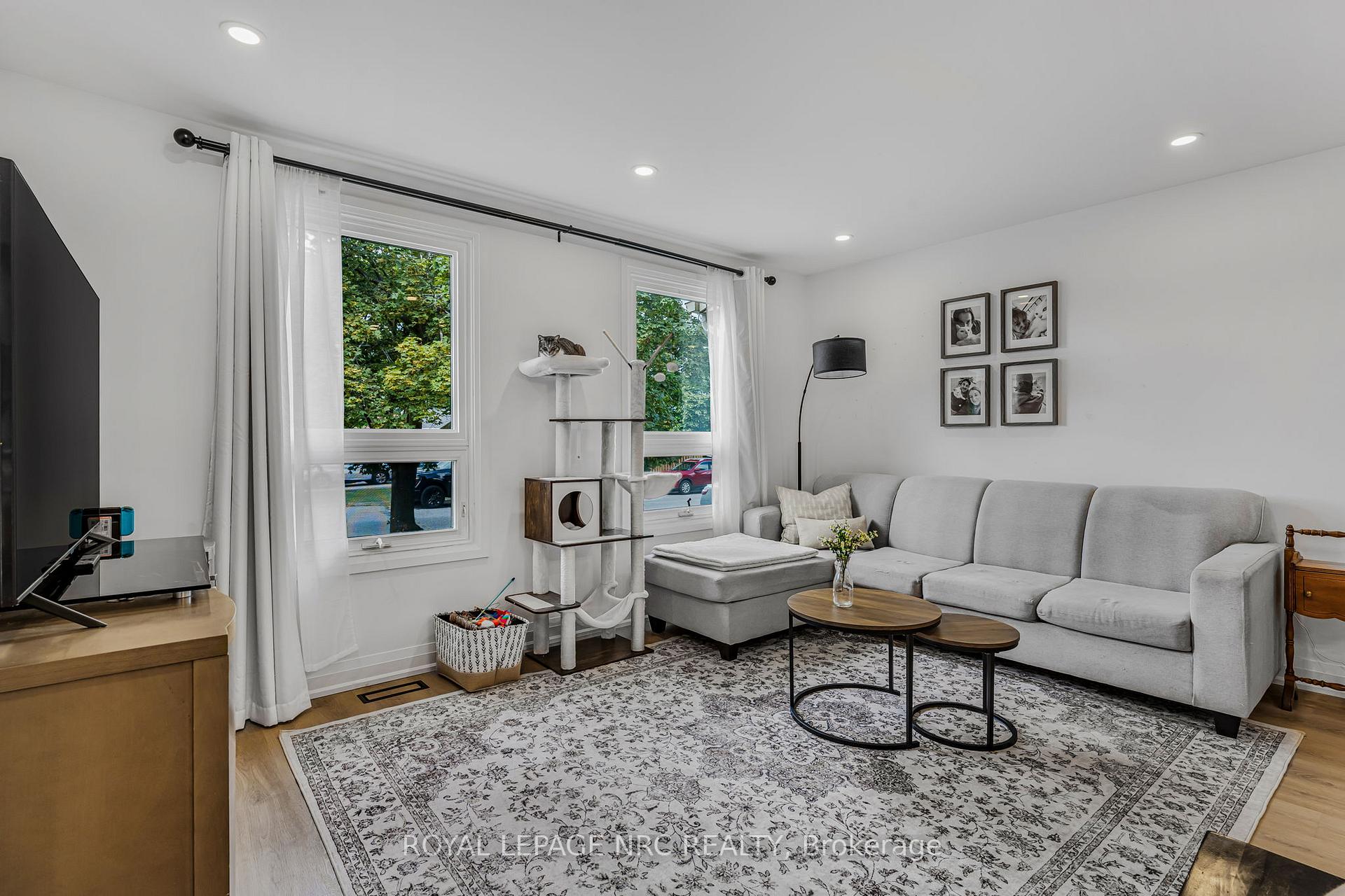 Photo 9 of 200 St Augustine Drive, St. Catharines, Secord Woods — HOMEH