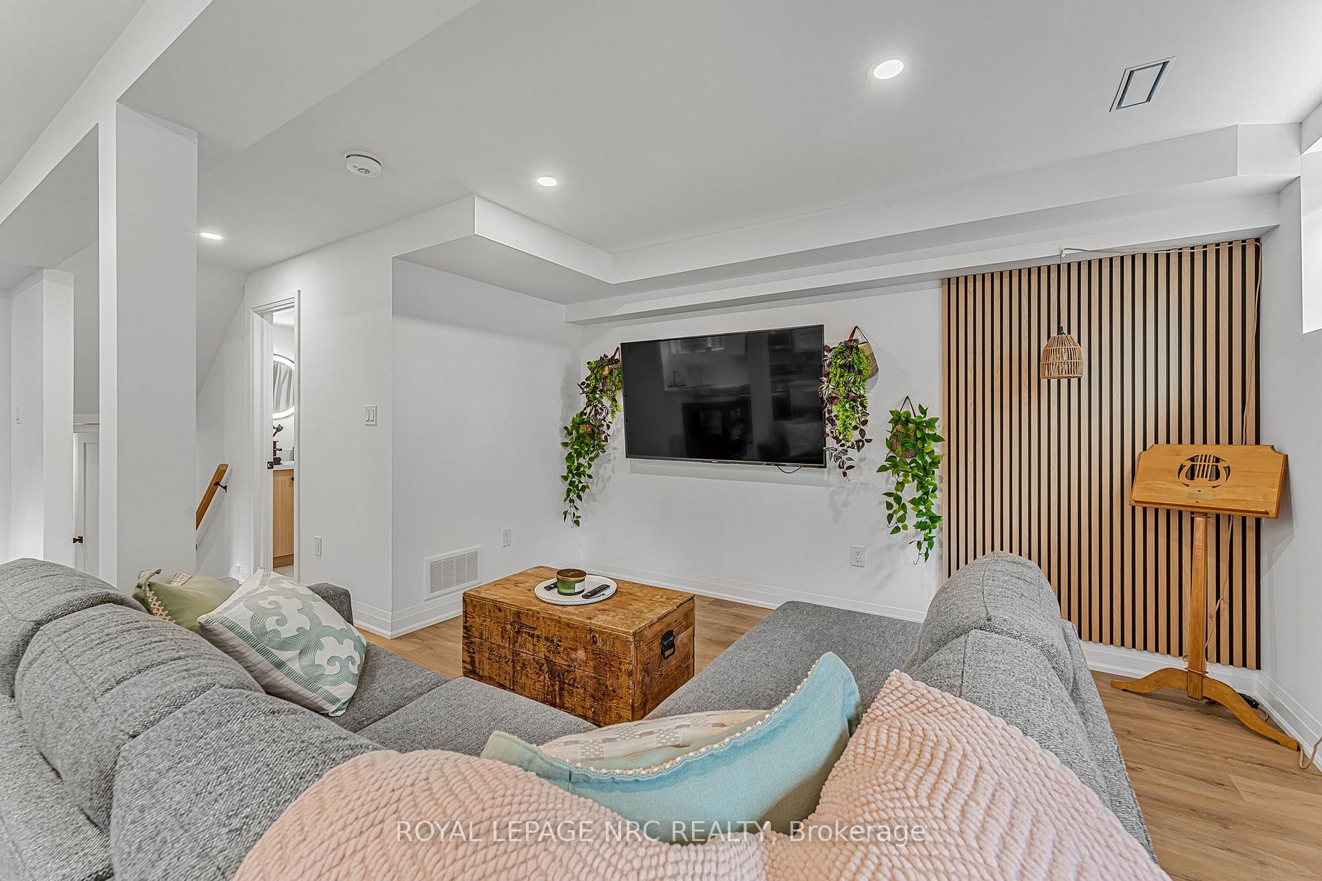 Photo 27 of 200 St Augustine Drive, St. Catharines, Secord Woods — HOMEH