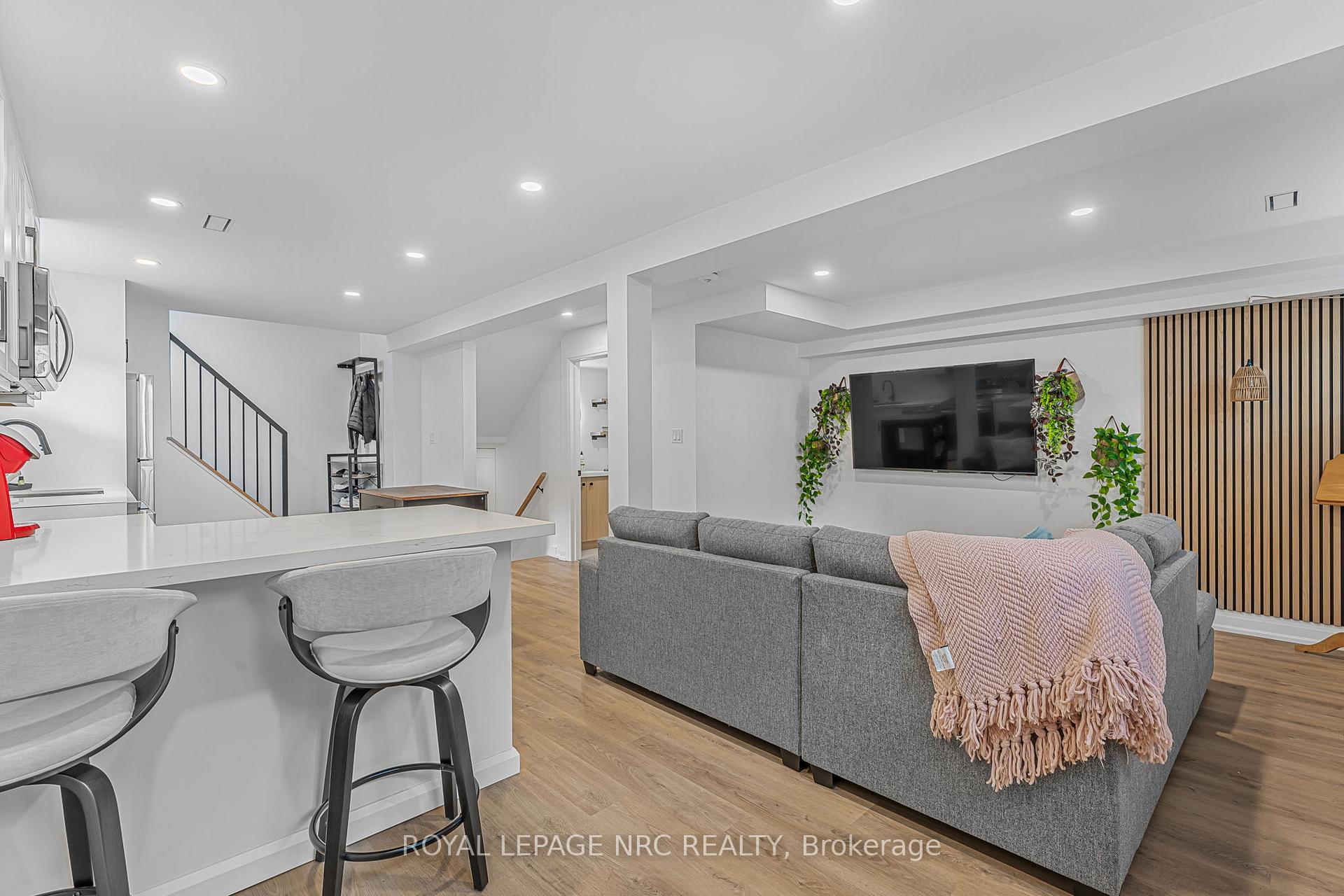 Photo 29 of 200 St Augustine Drive, St. Catharines, Secord Woods — HOMEH