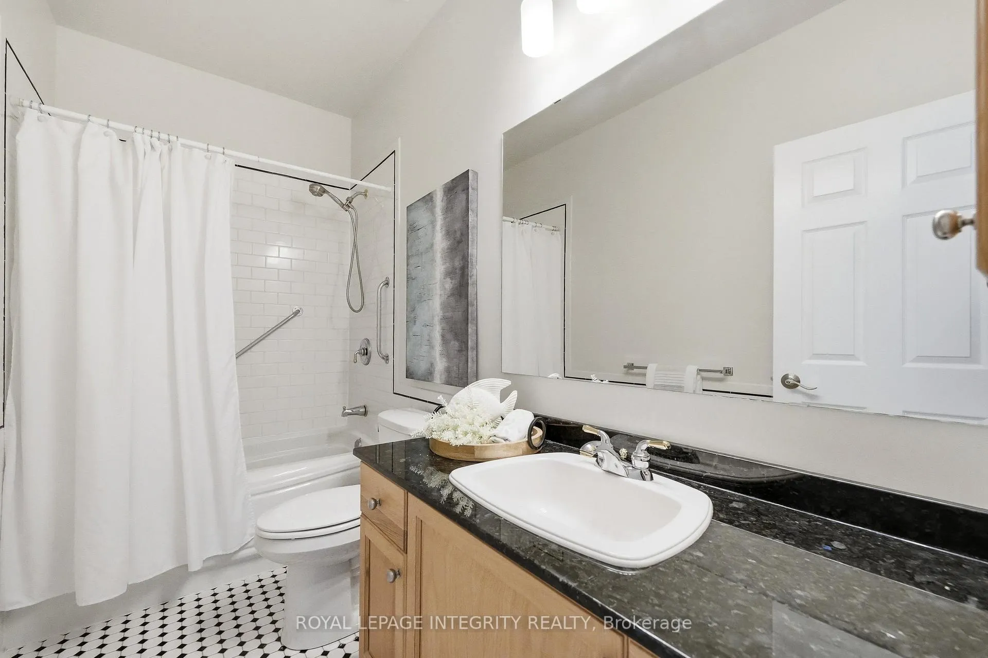Photo 23 of 44 Harry Douglas Drive, Ottawa, Stittsville (Central) — HOMEH