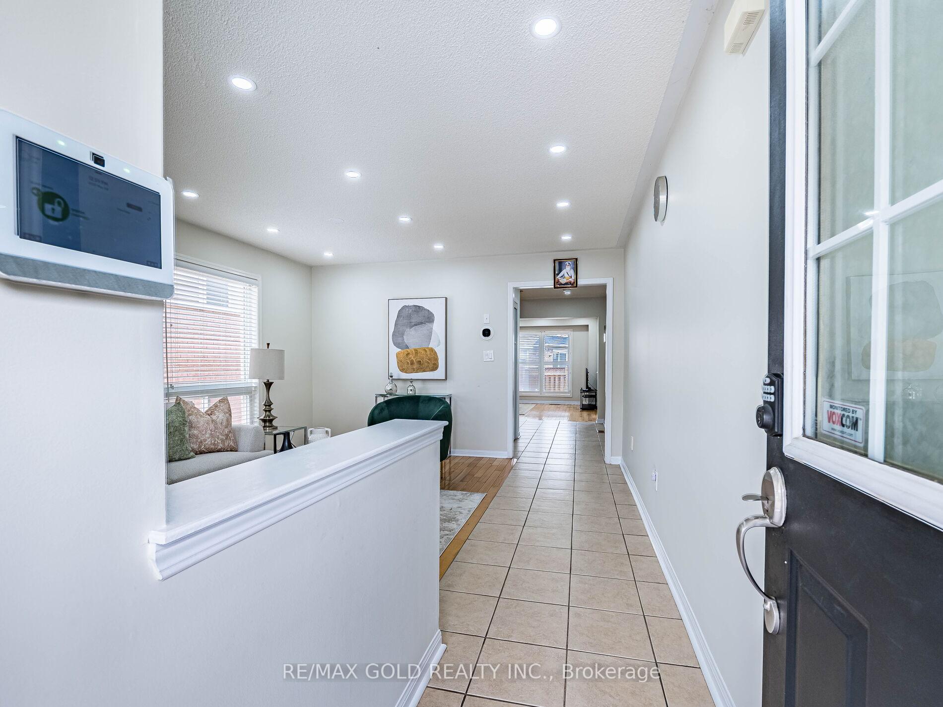 Photo 3 of 18 Jessop Drive, Brampton, Fletcher's Meadow — HOMEH