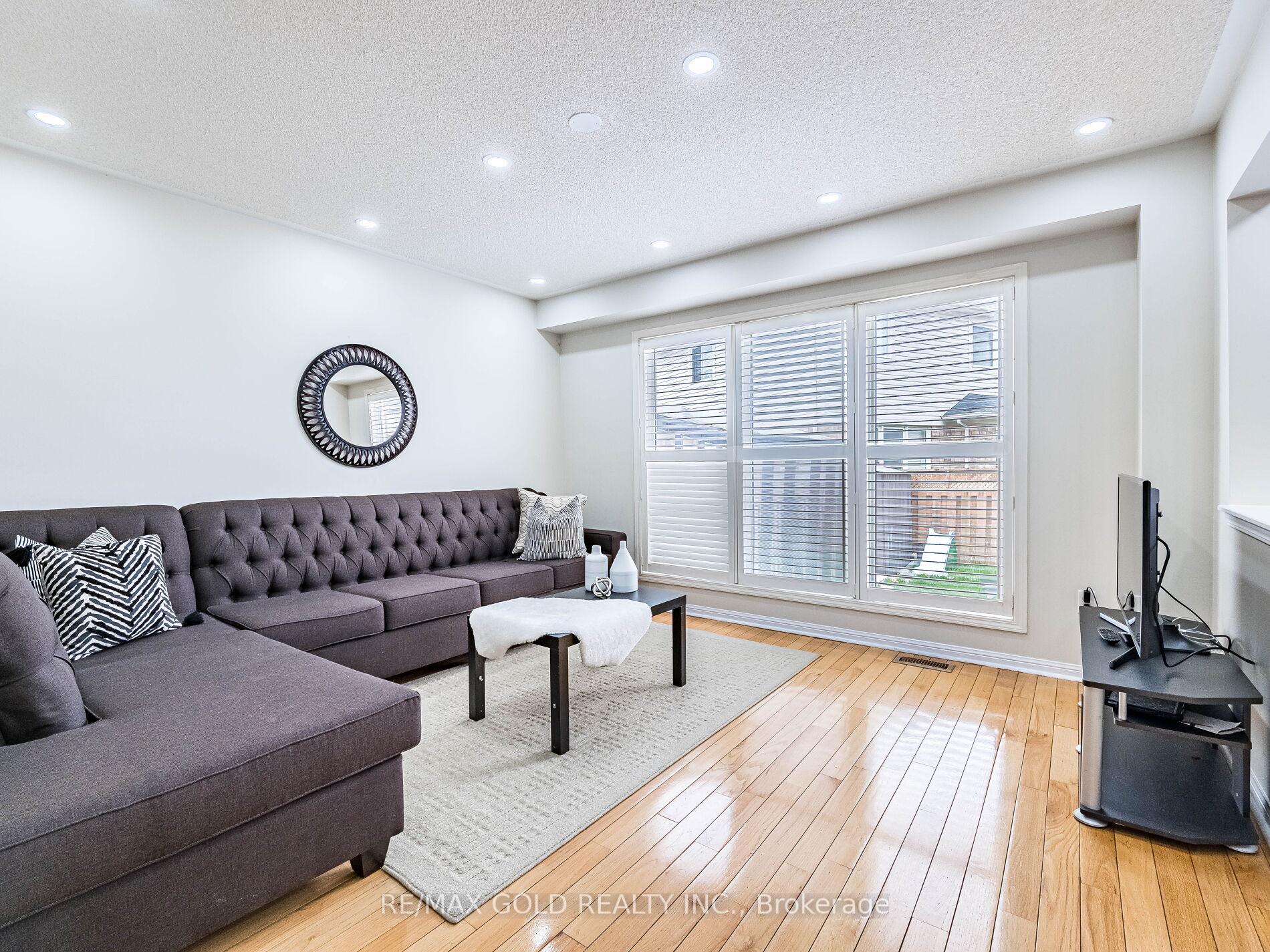 Photo 7 of 18 Jessop Drive, Brampton, Fletcher's Meadow — HOMEH
