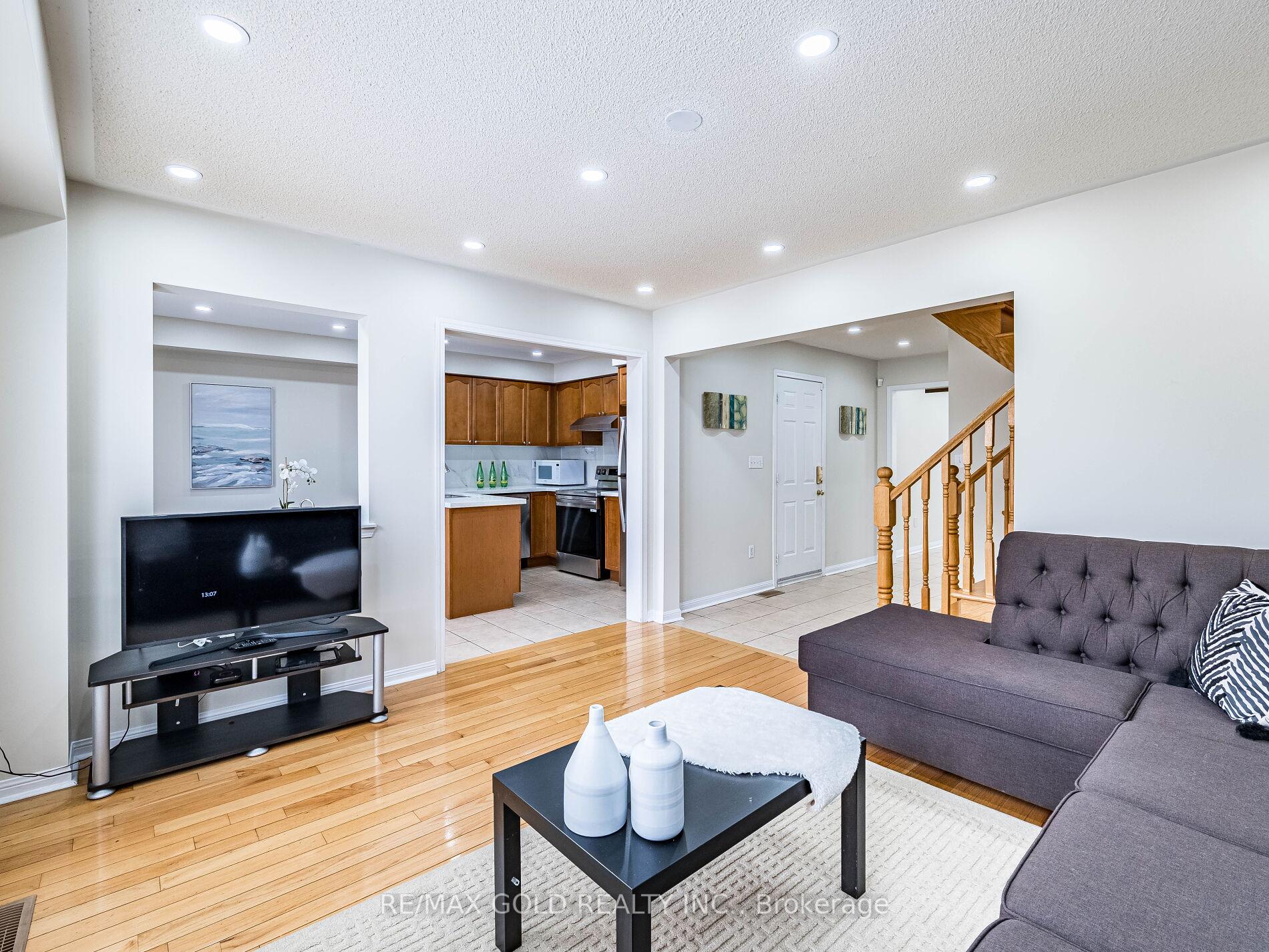 Photo 8 of 18 Jessop Drive, Brampton, Fletcher's Meadow — HOMEH