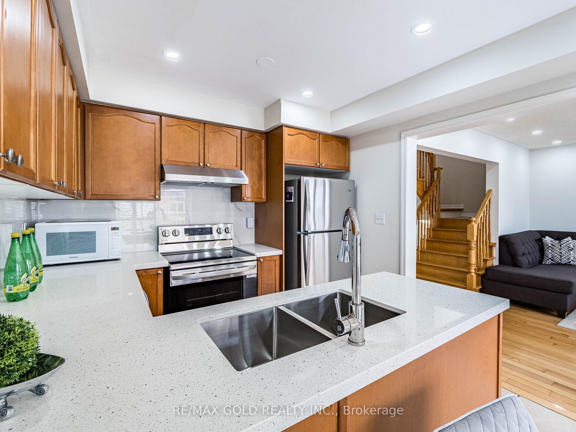 Photo 12 of 18 Jessop Drive, Brampton, Fletcher's Meadow — HOMEH