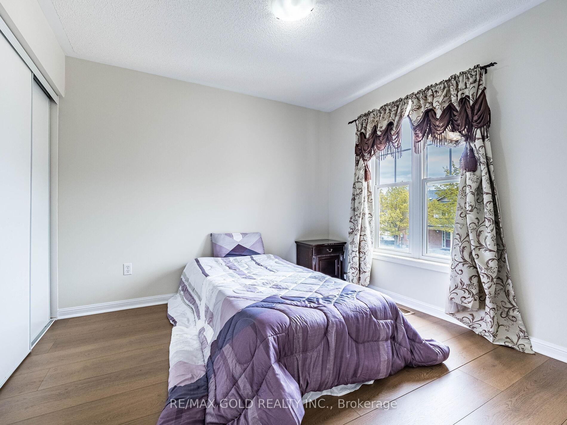 Photo 22 of 18 Jessop Drive, Brampton, Fletcher's Meadow — HOMEH