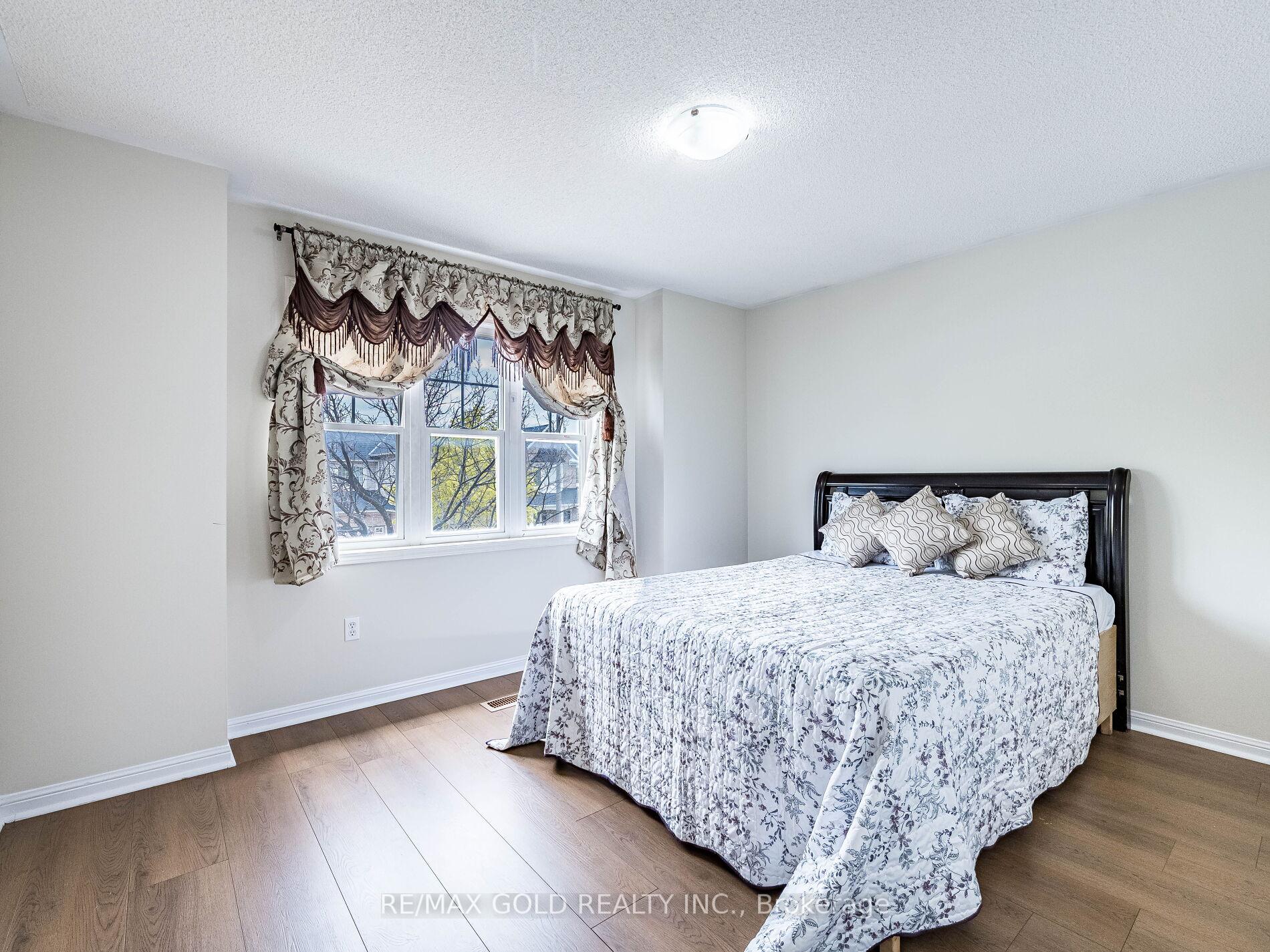 Photo 23 of 18 Jessop Drive, Brampton, Fletcher's Meadow — HOMEH