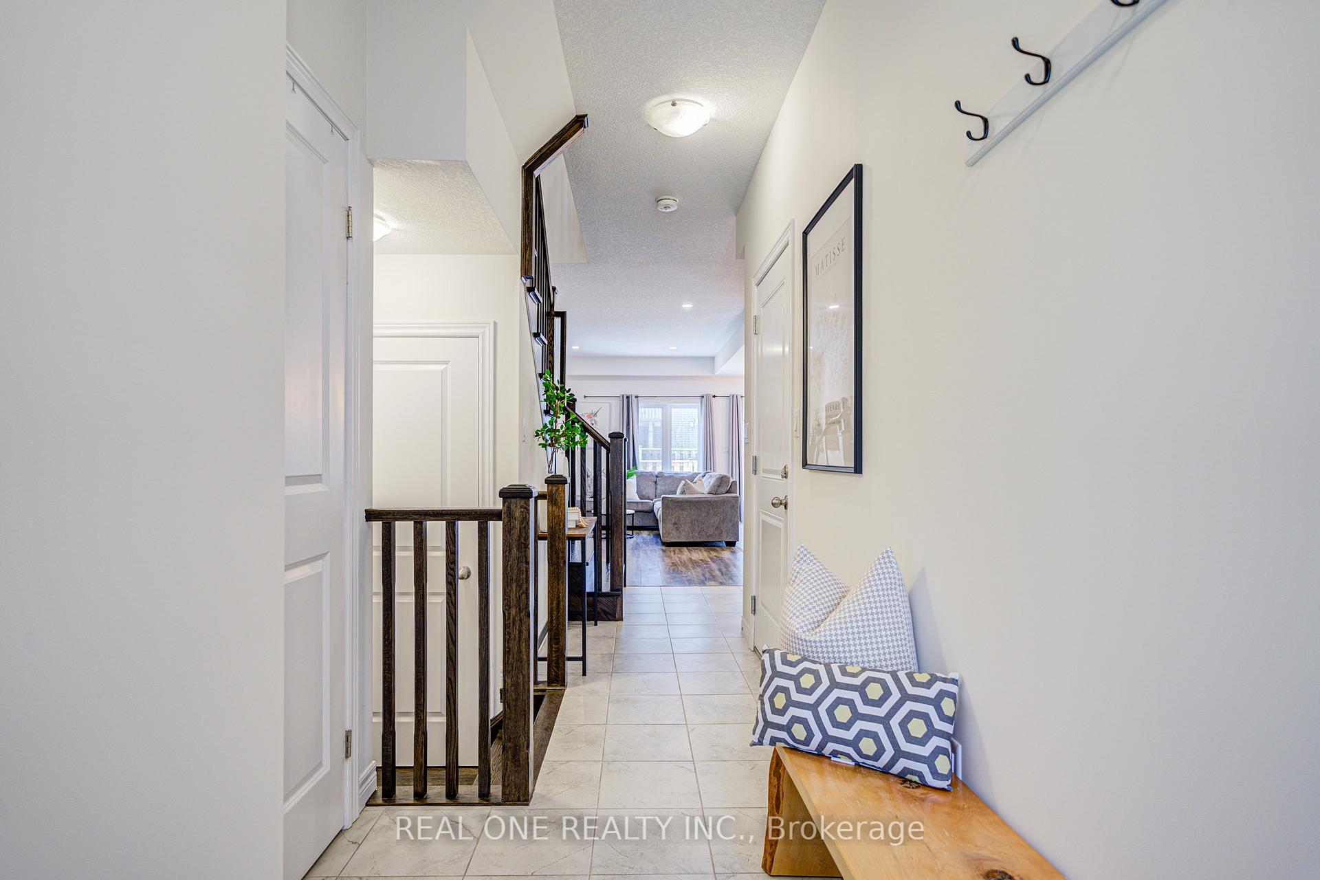 Photo 2 of 31 Garlent Avenue, Hamilton, Meadowlands — HOMEH