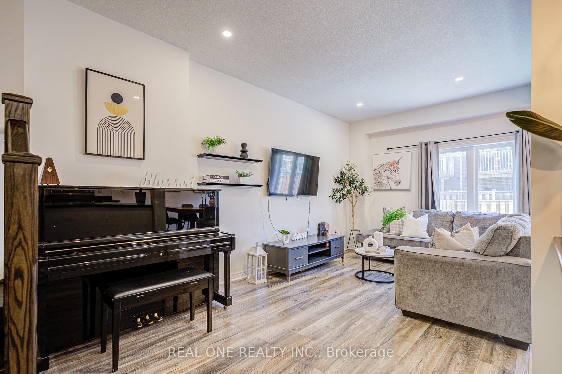 Photo 4 of 31 Garlent Avenue, Hamilton, Meadowlands — HOMEH