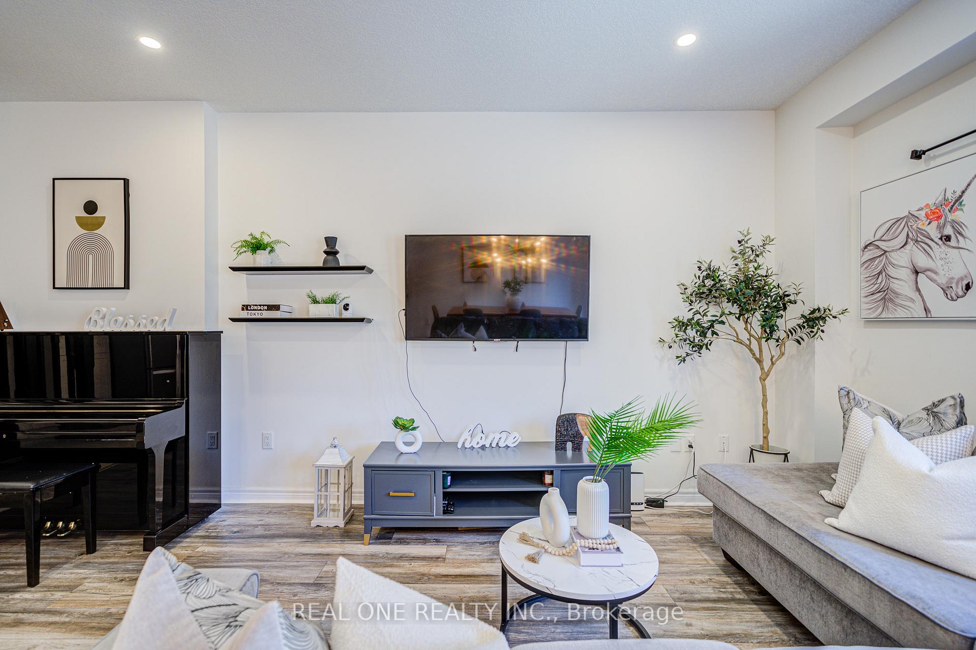 Photo 8 of 31 Garlent Avenue, Hamilton, Meadowlands — HOMEH