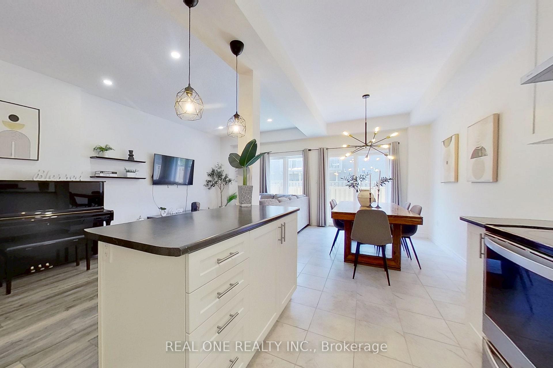 Photo 10 of 31 Garlent Avenue, Hamilton, Meadowlands — HOMEH