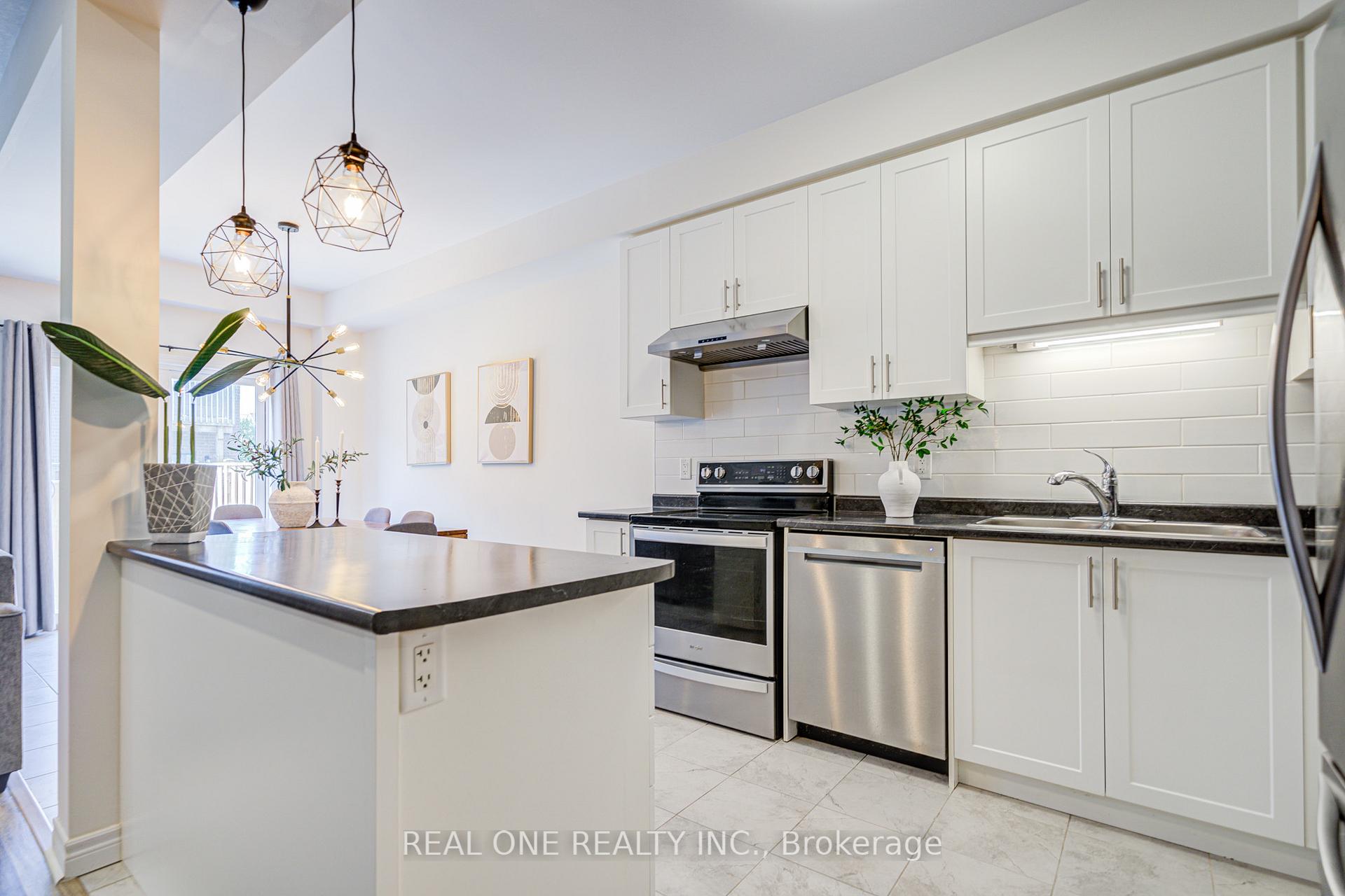 Photo 11 of 31 Garlent Avenue, Hamilton, Meadowlands — HOMEH