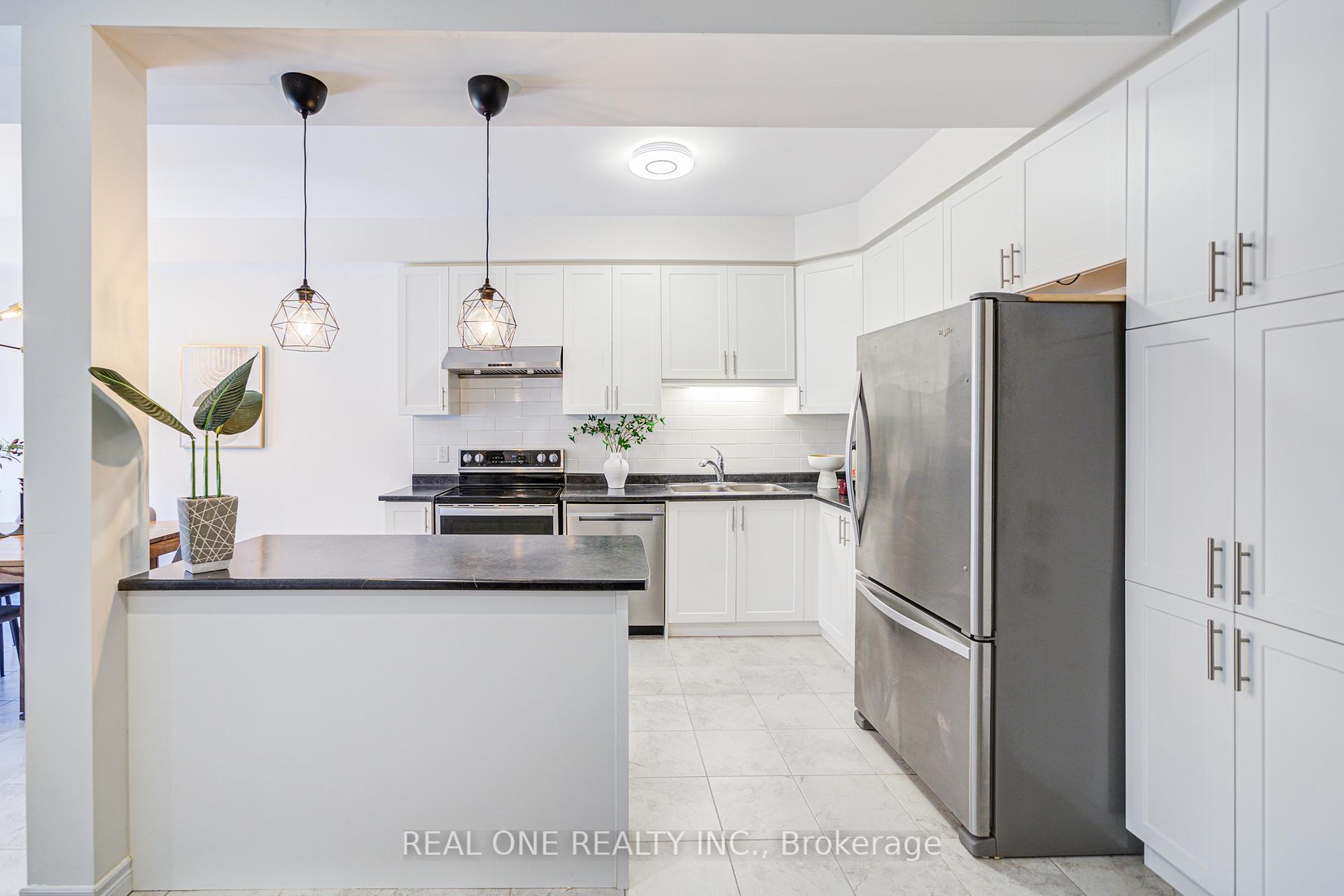 Photo 12 of 31 Garlent Avenue, Hamilton, Meadowlands — HOMEH