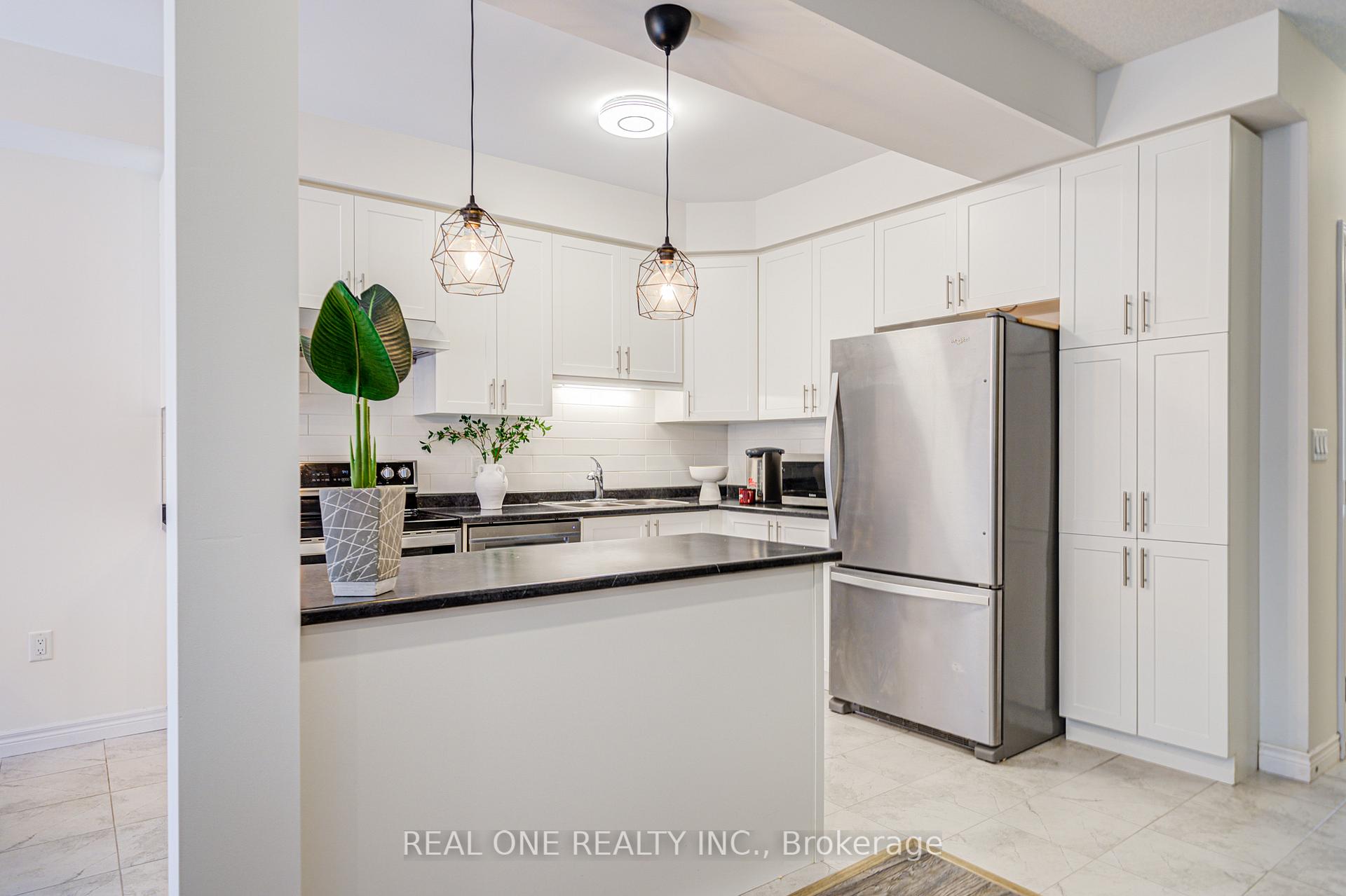 Photo 13 of 31 Garlent Avenue, Hamilton, Meadowlands — HOMEH