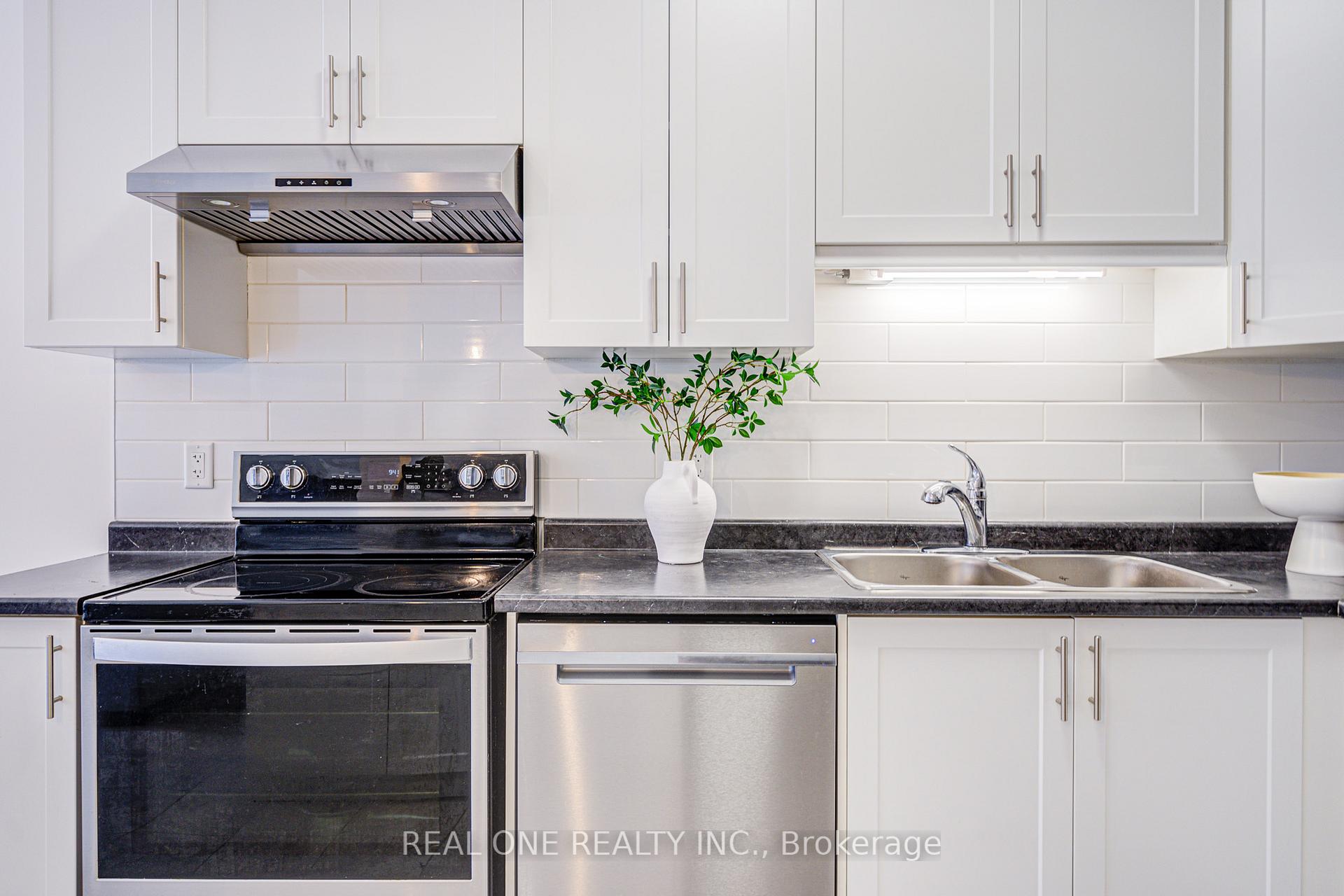 Photo 16 of 31 Garlent Avenue, Hamilton, Meadowlands — HOMEH