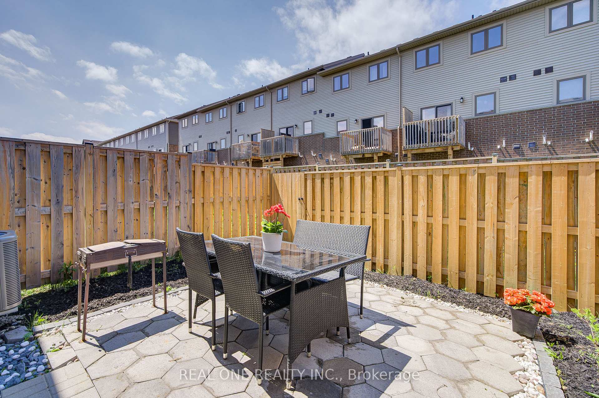 Photo 39 of 31 Garlent Avenue, Hamilton, Meadowlands — HOMEH