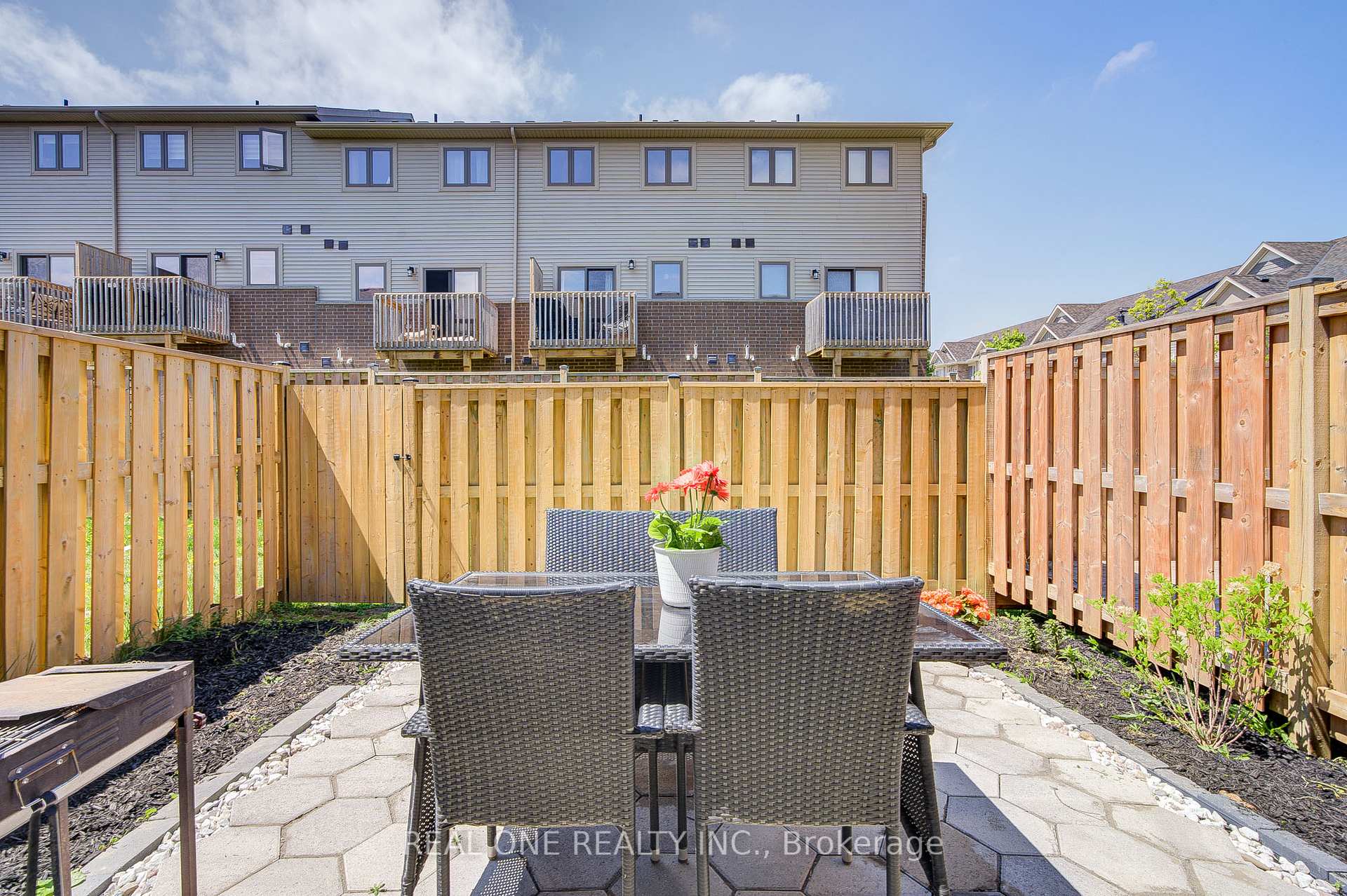 Photo 40 of 31 Garlent Avenue, Hamilton, Meadowlands — HOMEH
