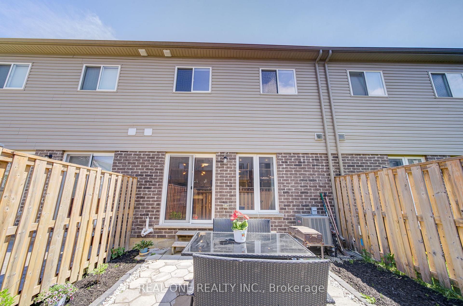 Photo 41 of 31 Garlent Avenue, Hamilton, Meadowlands — HOMEH