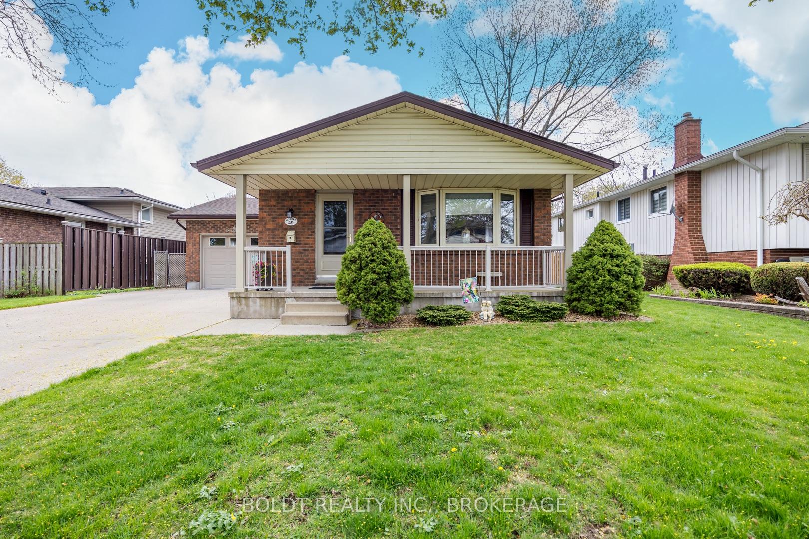 Front of 49 Rochelle Drive N
