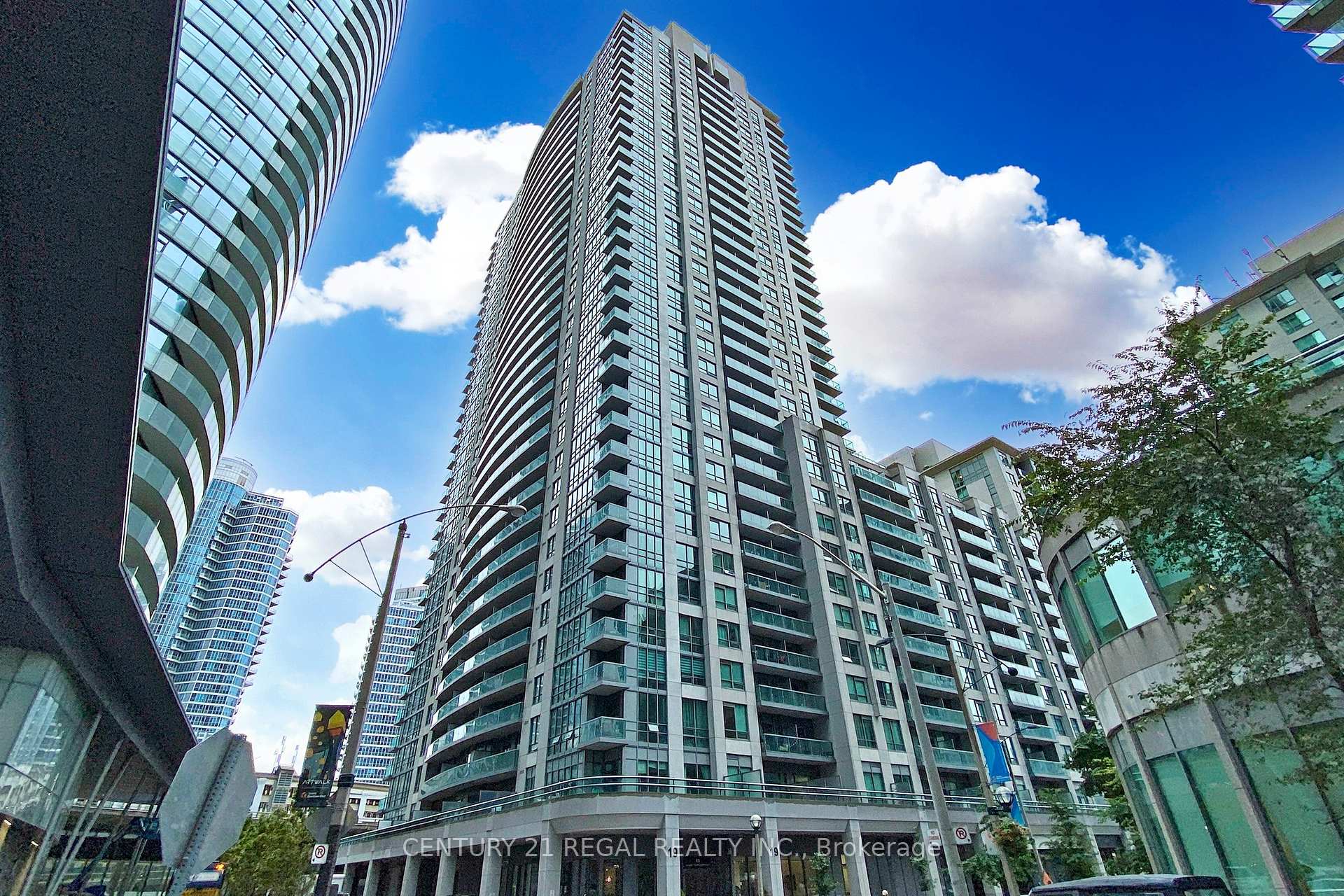 Front of Unit 2706, 19 Grand Trunk Crescent