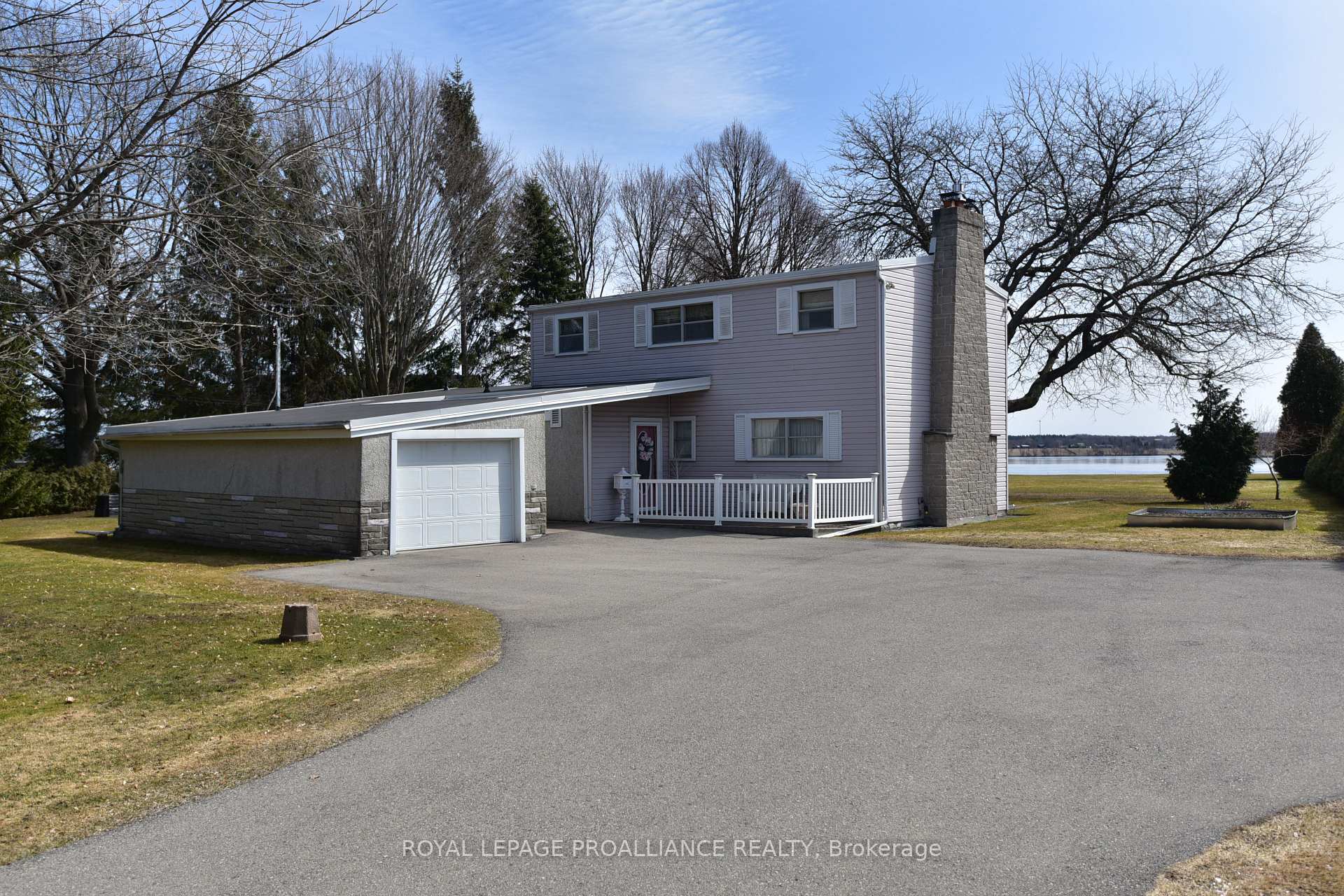 Front of 401 County Rd 2