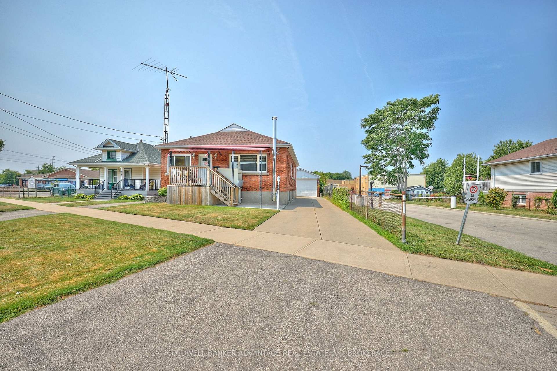 Photo 2 of 323 Niagara Street, St. Catharines, Carlton/Bunting — HOMEH