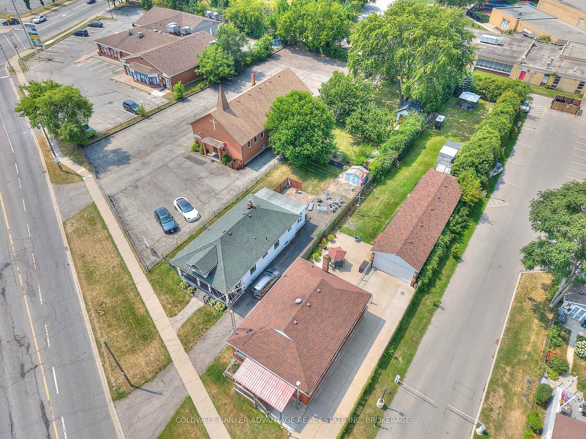 Photo 4 of 323 Niagara Street, St. Catharines, Carlton/Bunting — HOMEH
