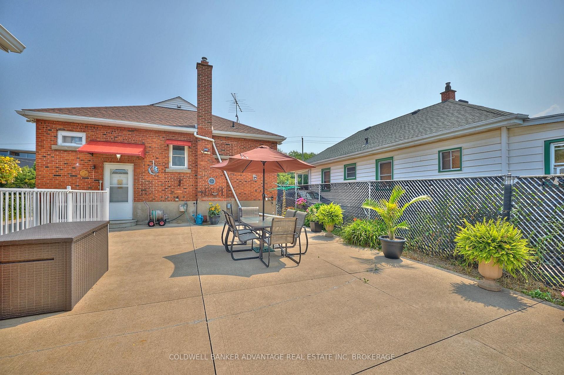 Photo 9 of 323 Niagara Street, St. Catharines, Carlton/Bunting — HOMEH