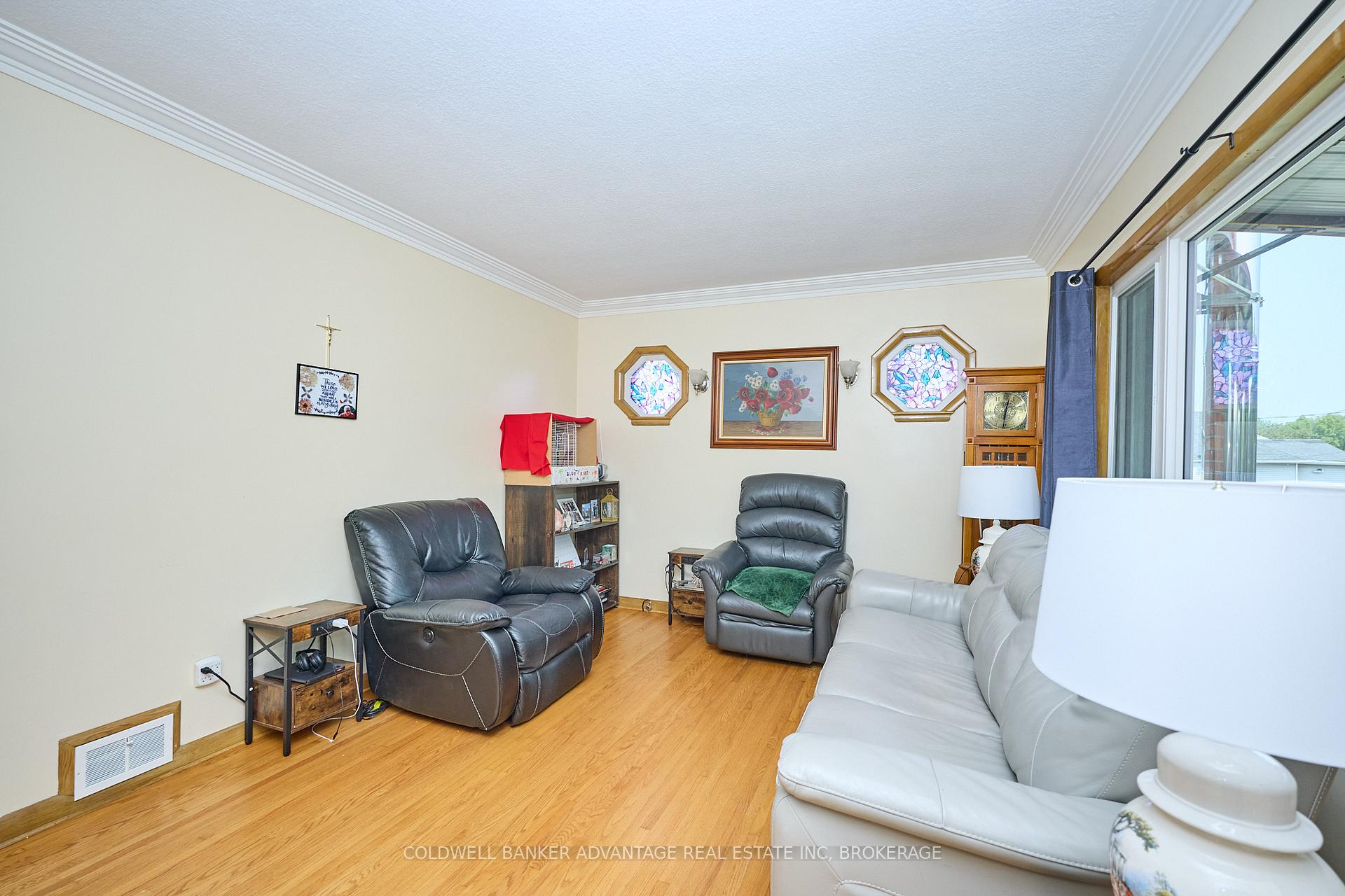 Photo 23 of 323 Niagara Street, St. Catharines, Carlton/Bunting — HOMEH
