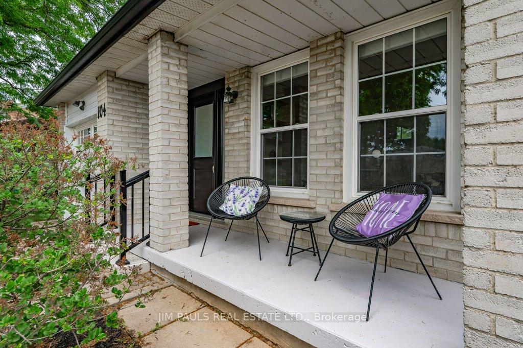 Photo 4 of 104 Golfwood Drive, Hamilton, Gurnett — HOMEH