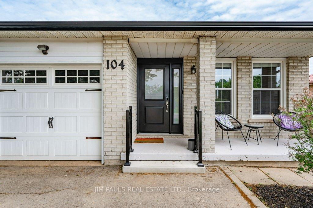 Photo 5 of 104 Golfwood Drive, Hamilton, Gurnett — HOMEH