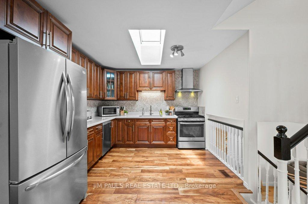 Photo 18 of 104 Golfwood Drive, Hamilton, Gurnett — HOMEH
