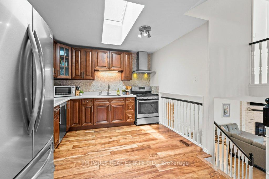 Photo 20 of 104 Golfwood Drive, Hamilton, Gurnett — HOMEH