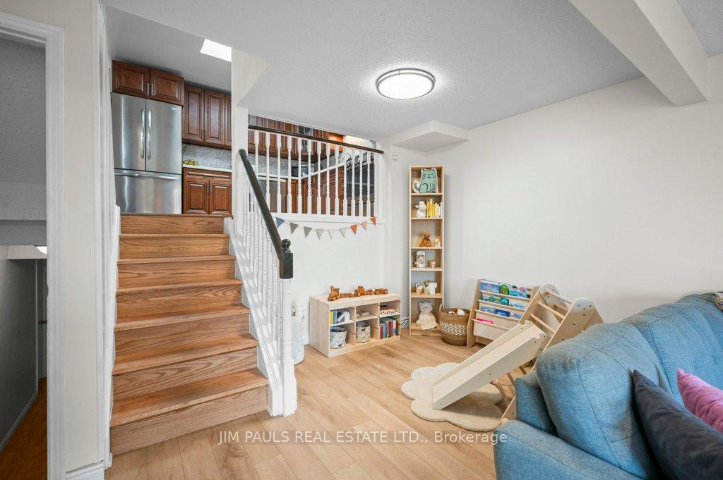 Photo 72 of 104 Golfwood Drive, Hamilton, Gurnett — HOMEH