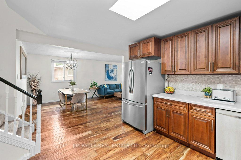 Photo 41 of 104 Golfwood Drive, Hamilton, Gurnett — HOMEH