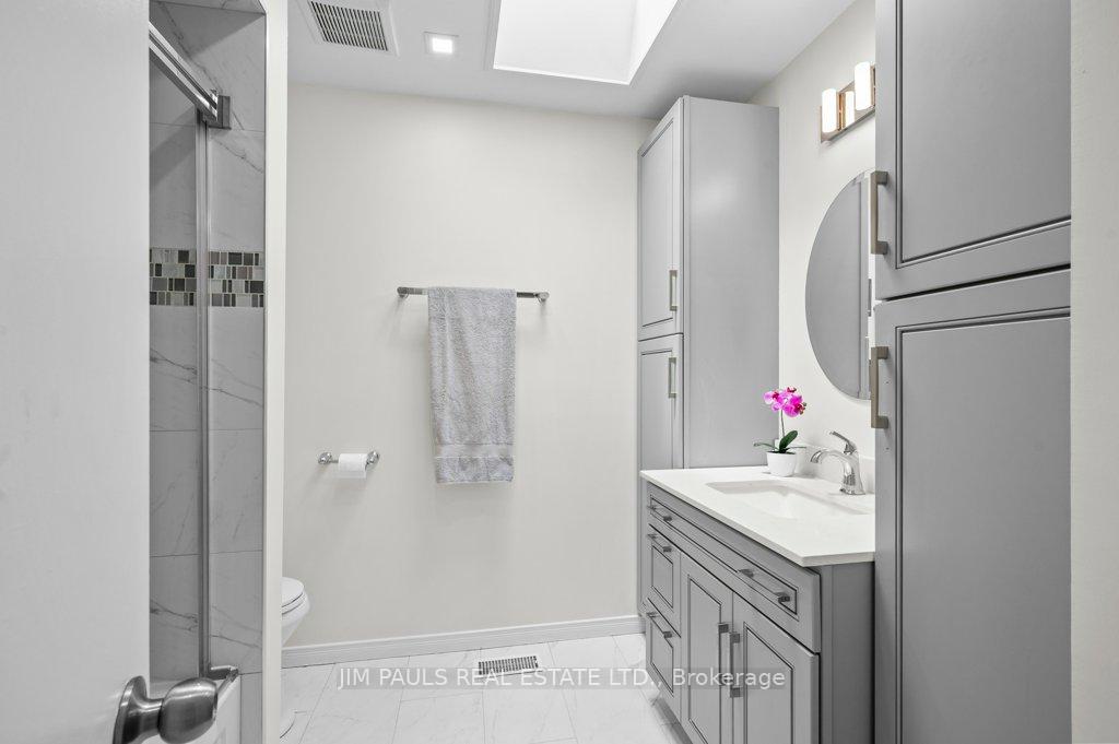 Photo 50 of 104 Golfwood Drive, Hamilton, Gurnett — HOMEH