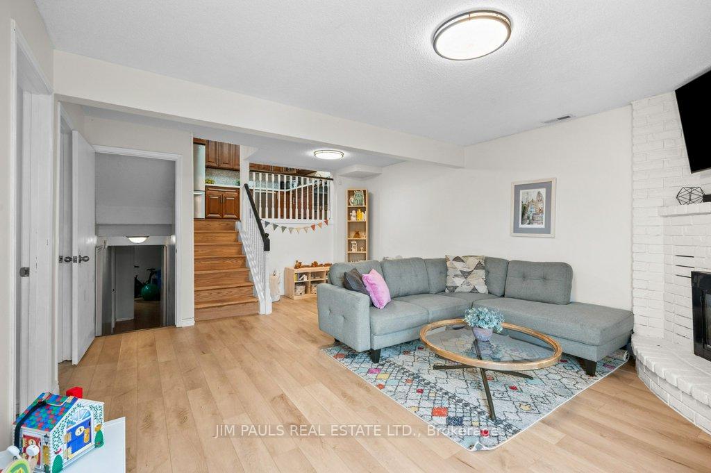 Photo 53 of 104 Golfwood Drive, Hamilton, Gurnett — HOMEH