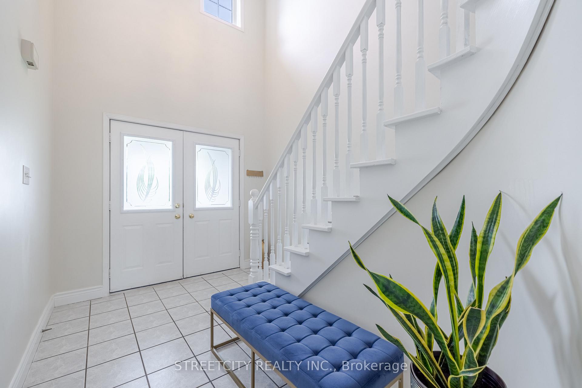 Photo 3 of 1315 Limeridge Road E, Hamilton, Lisgar — HOMEH