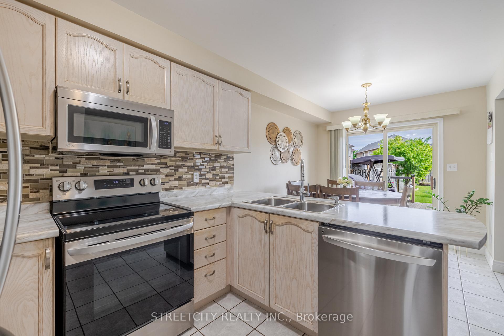 Photo 13 of 1315 Limeridge Road E, Hamilton, Lisgar — HOMEH