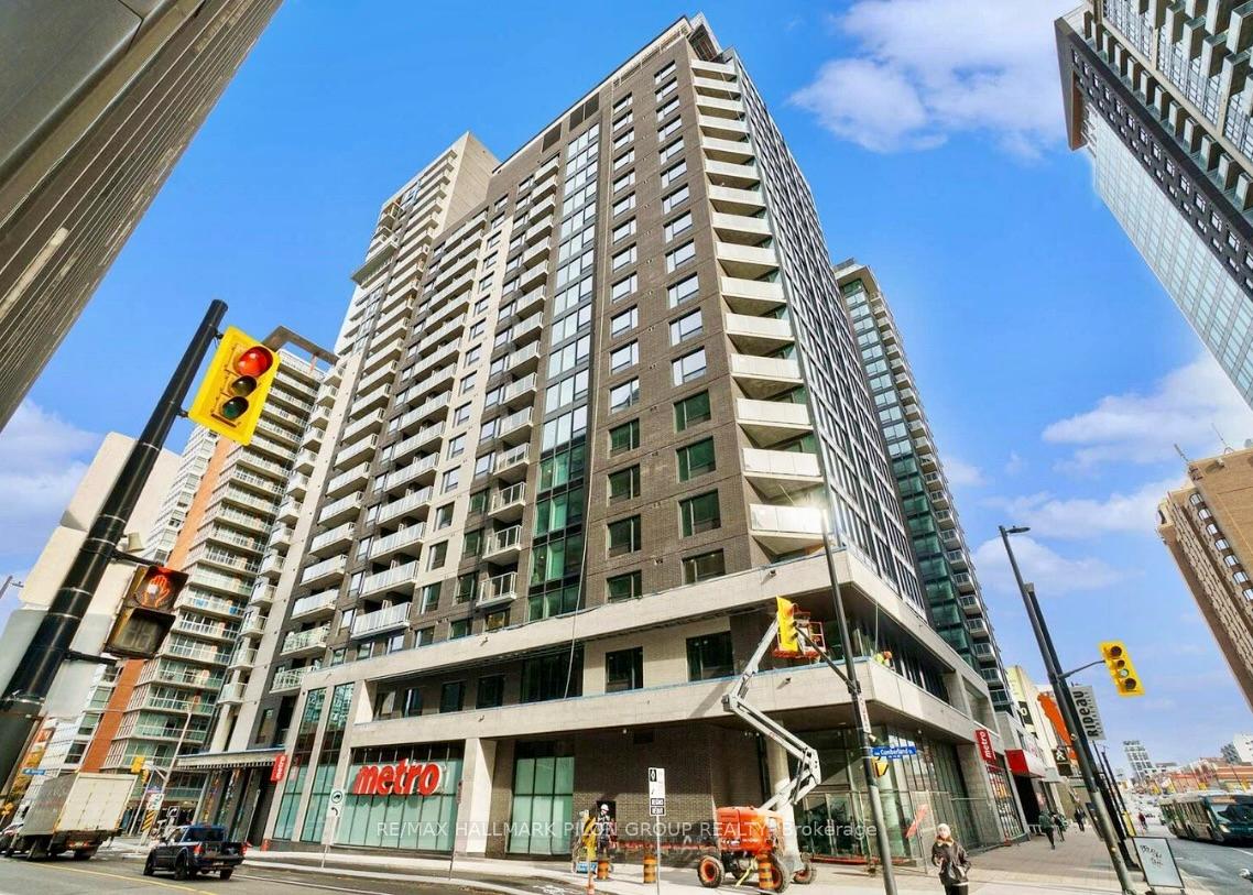 Front of Unit 511, 180 George Street S