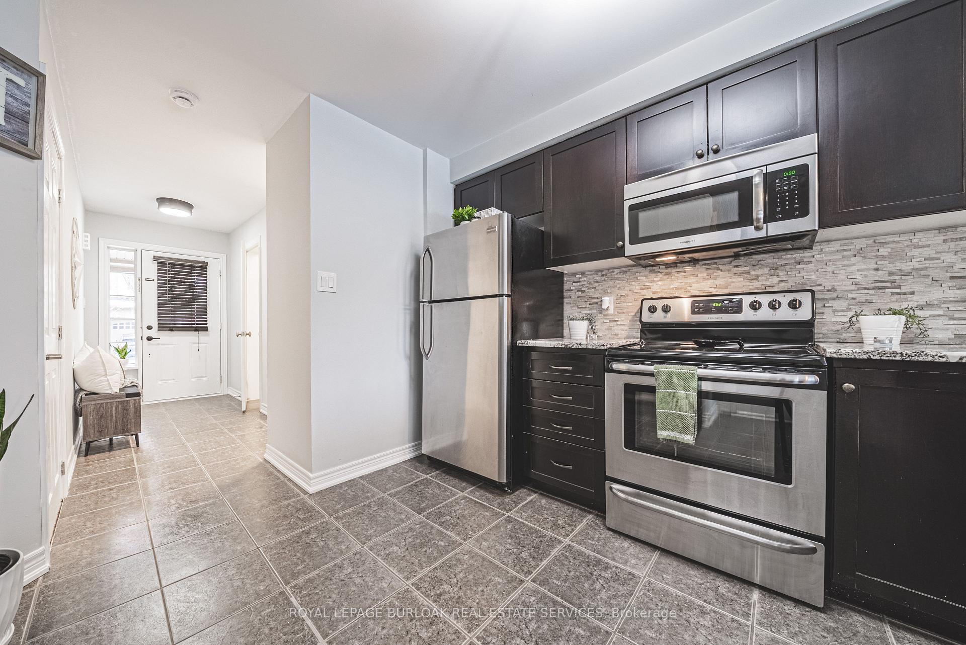 Photo 9 of Unit 32, 10 Pumpkin Pass, Hamilton, Binbrook — HOMEH