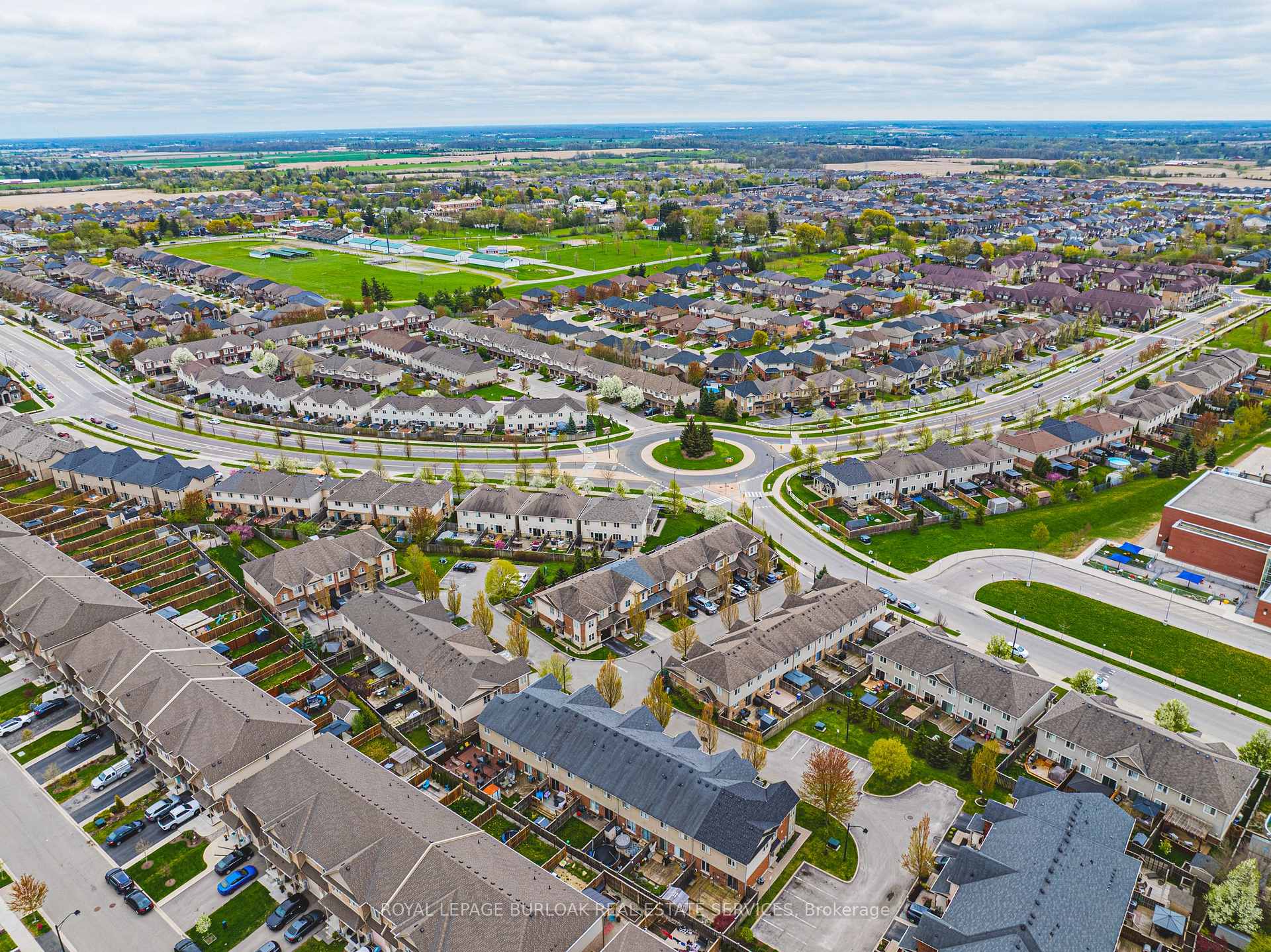 Photo 37 of Unit 32, 10 Pumpkin Pass, Hamilton, Binbrook — HOMEH