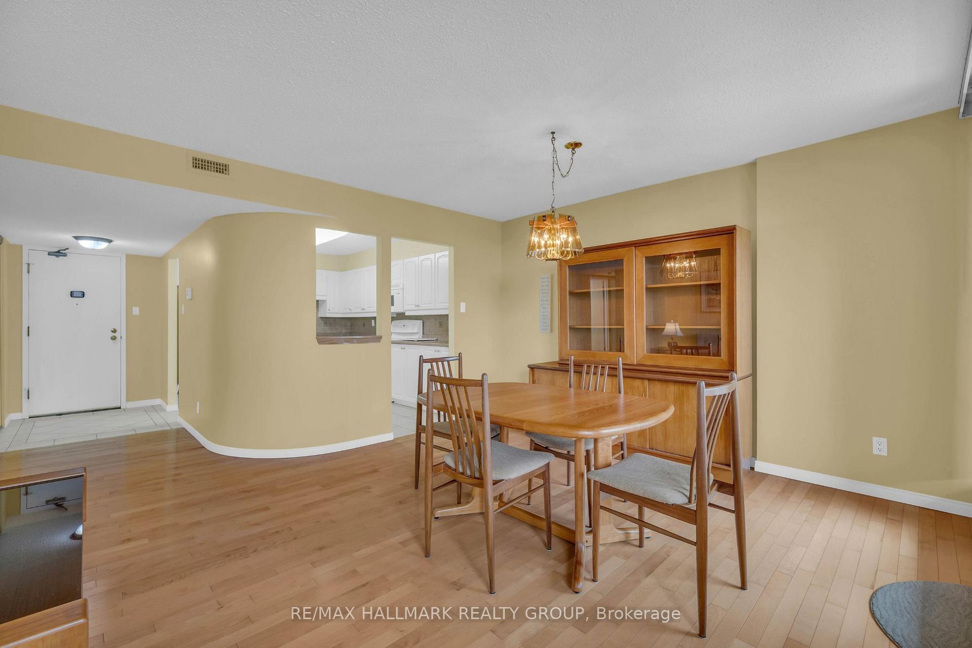 Photo 12 of Unit 605, 200 Lafontaine Avenue, Ottawa, Vanier — HOMEH