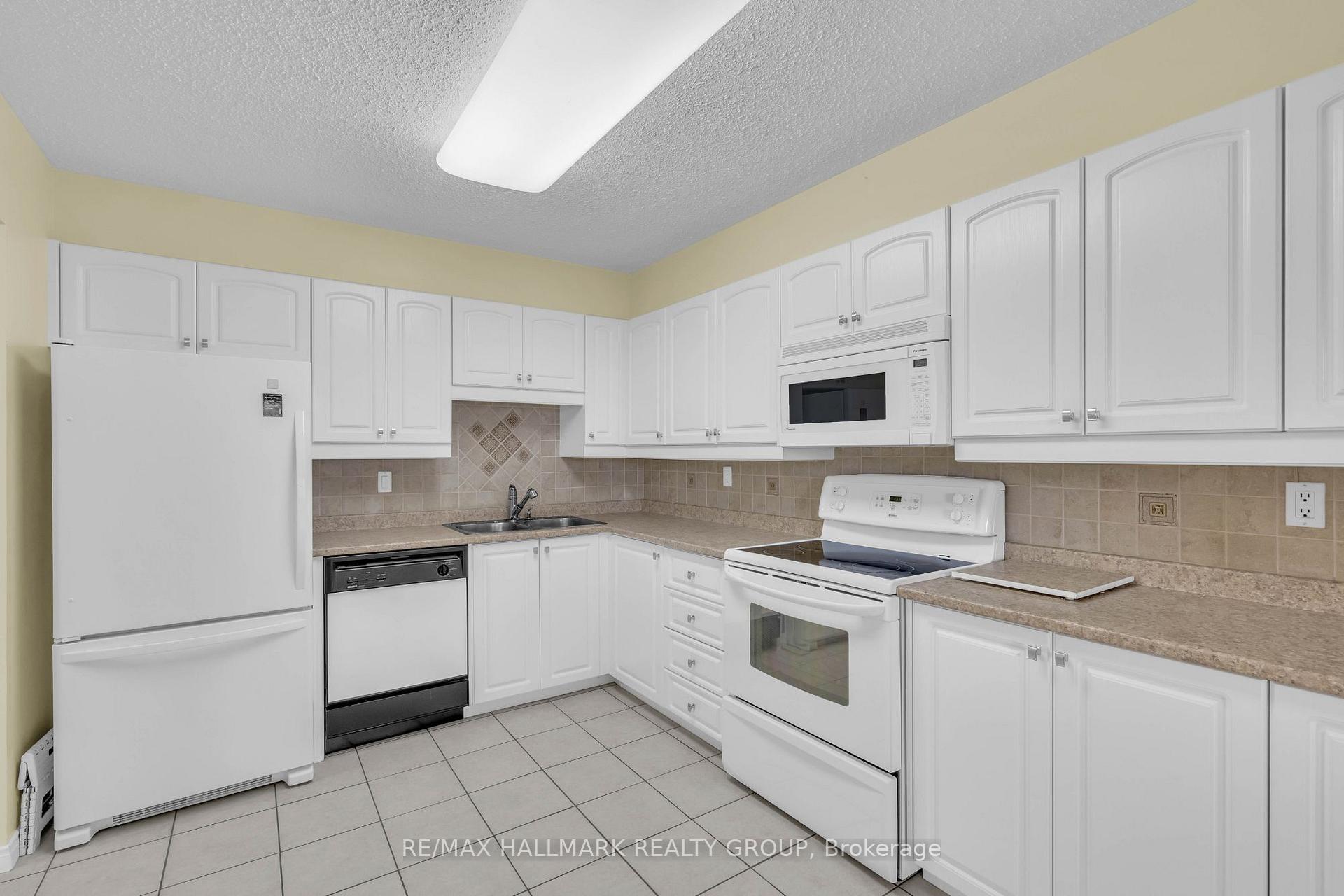 Photo 15 of Unit 605, 200 Lafontaine Avenue, Ottawa, Vanier — HOMEH