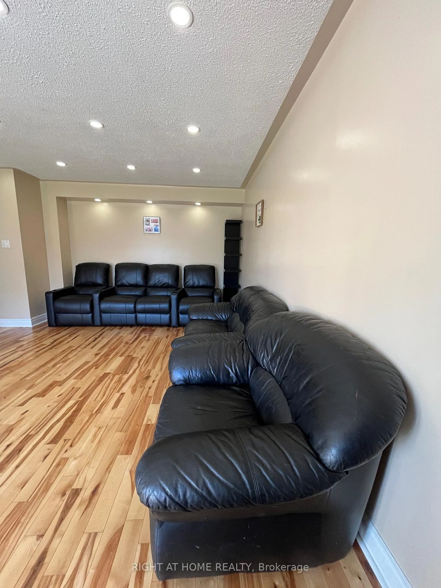 Photo 3 of 34 Drinkwater Road N, Brampton, Fletcher's West — HOMEH