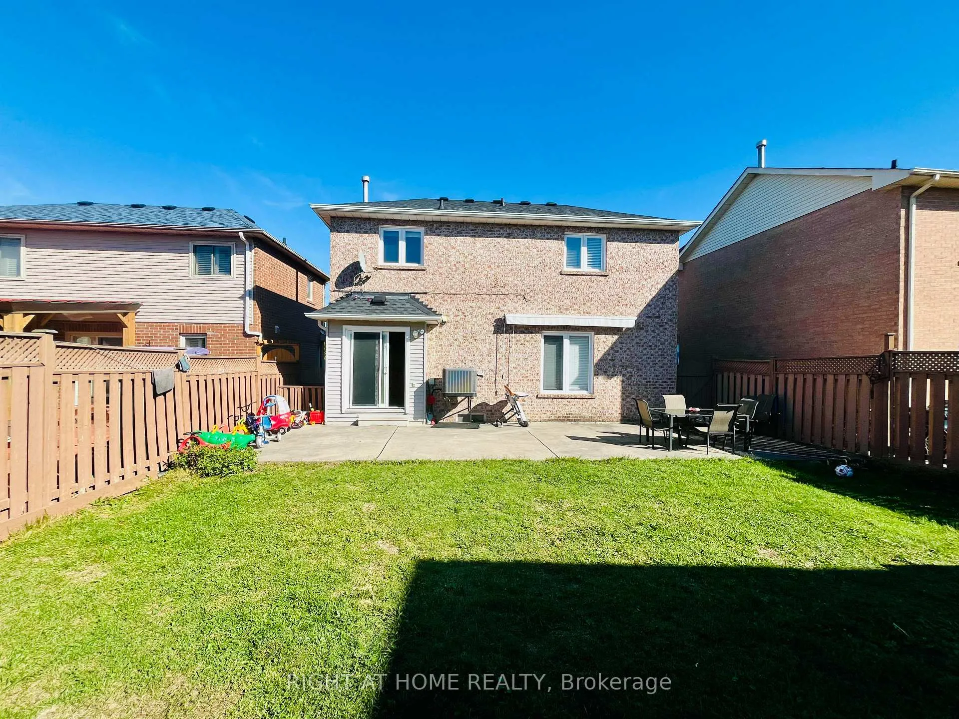 Photo 9 of 34 Drinkwater Road N, Brampton, Fletcher's West — HOMEH