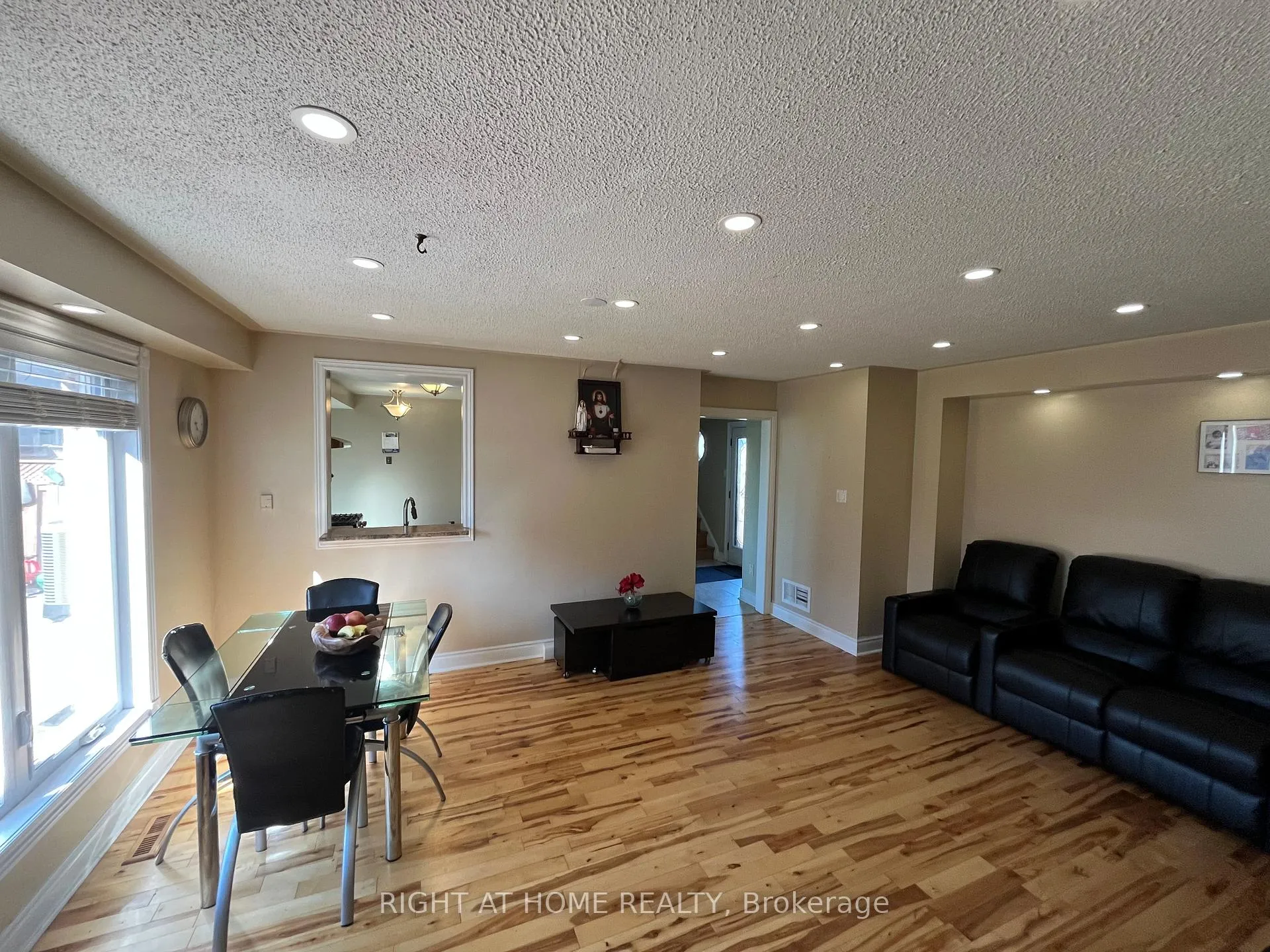 Photo 18 of 34 Drinkwater Road N, Brampton, Fletcher's West — HOMEH