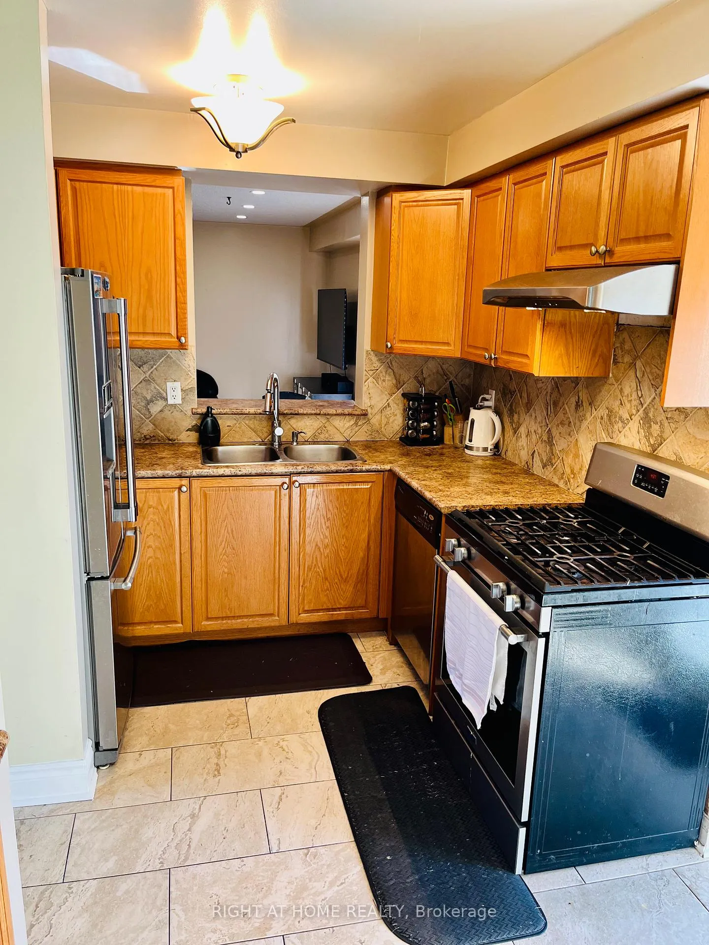 Photo 20 of 34 Drinkwater Road N, Brampton, Fletcher's West — HOMEH