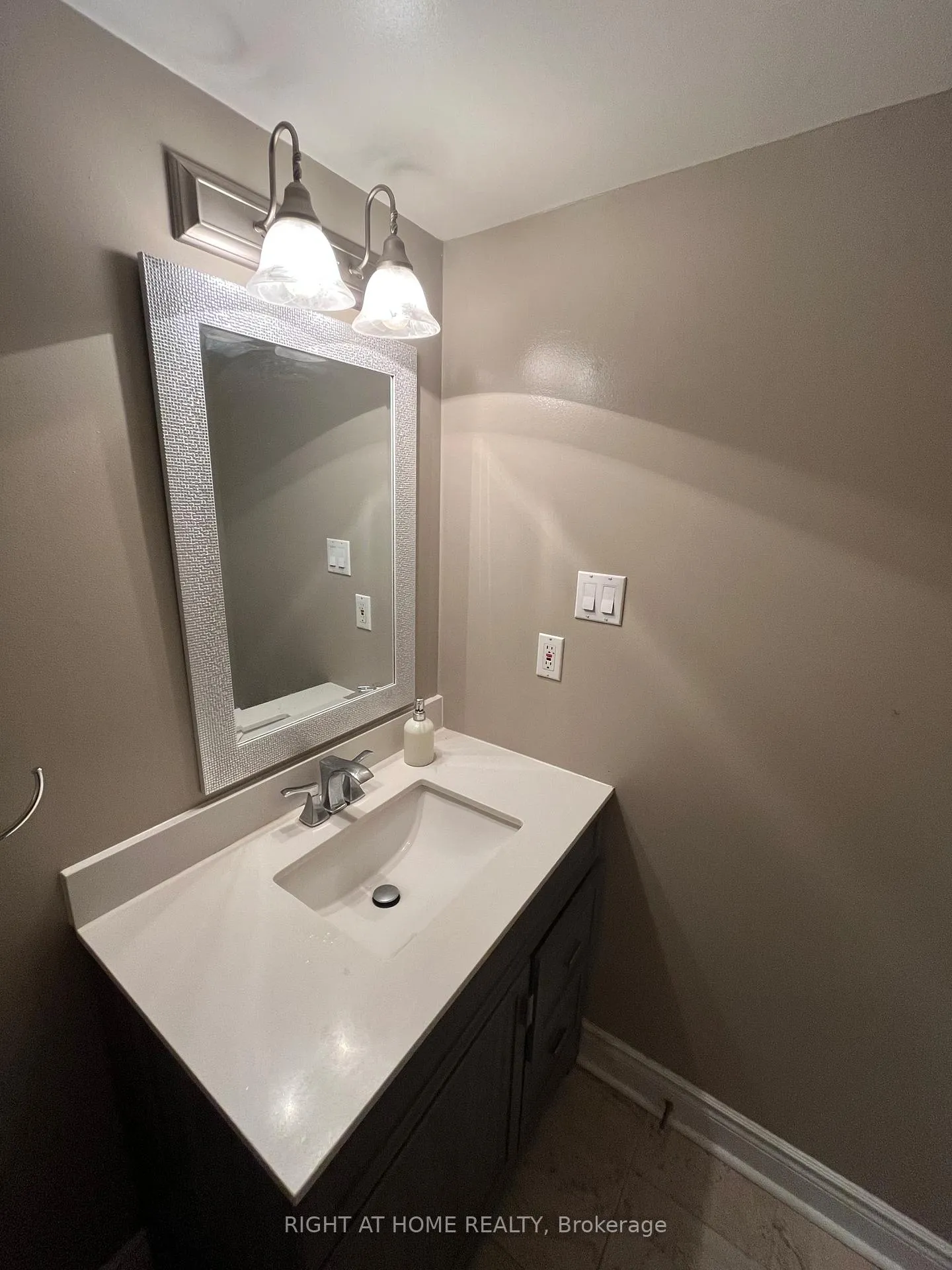 Photo 22 of 34 Drinkwater Road N, Brampton, Fletcher's West — HOMEH